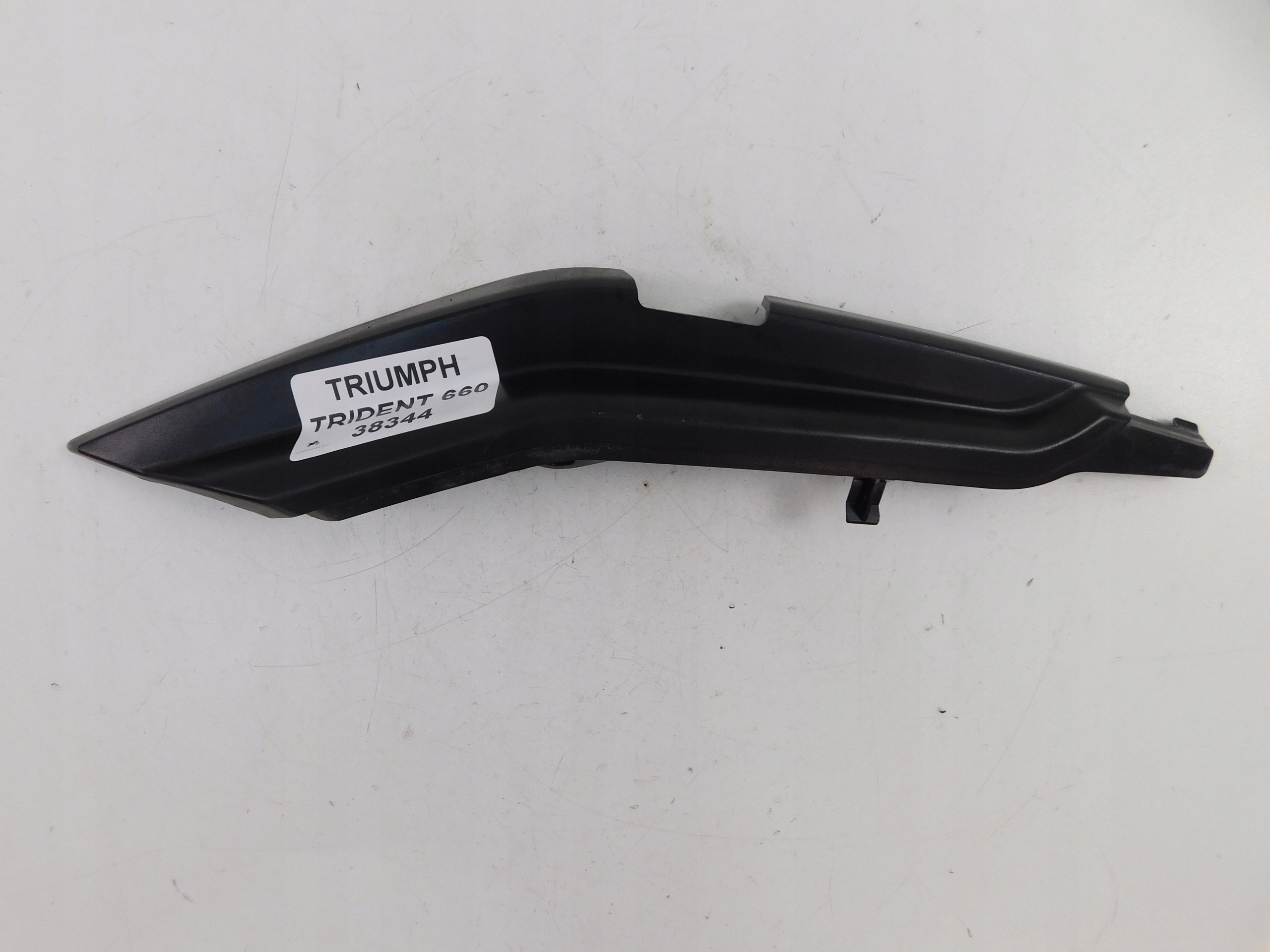 TRIUMPH 660 TRIDENT 2021 WYPEŁNIENIE OSŁONA LEWA