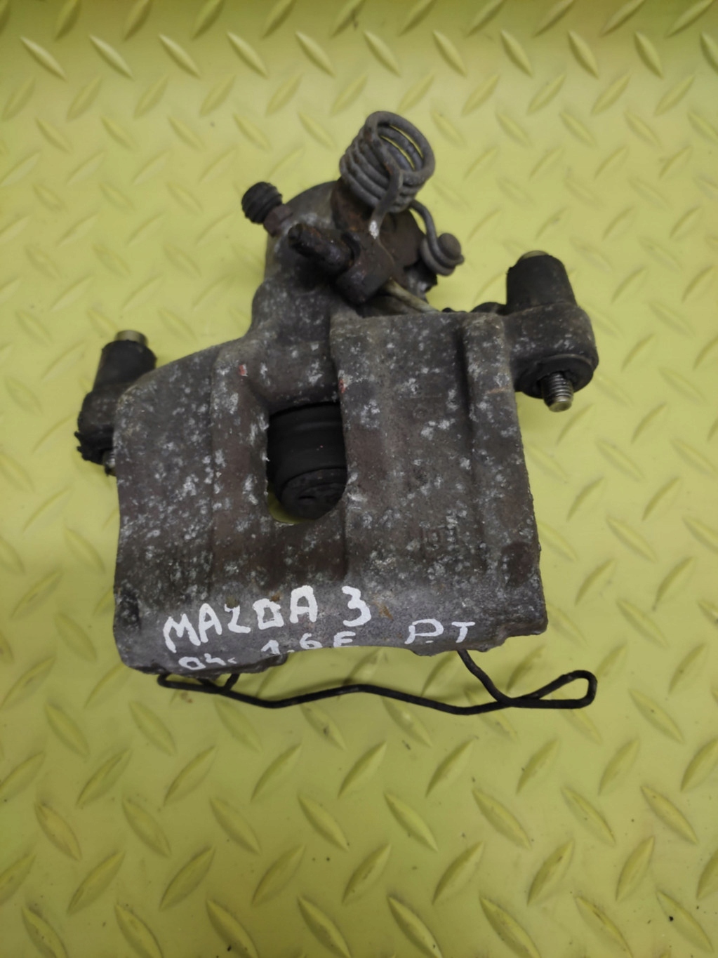 MAZDA 3 1.6 caliper brake right rear part