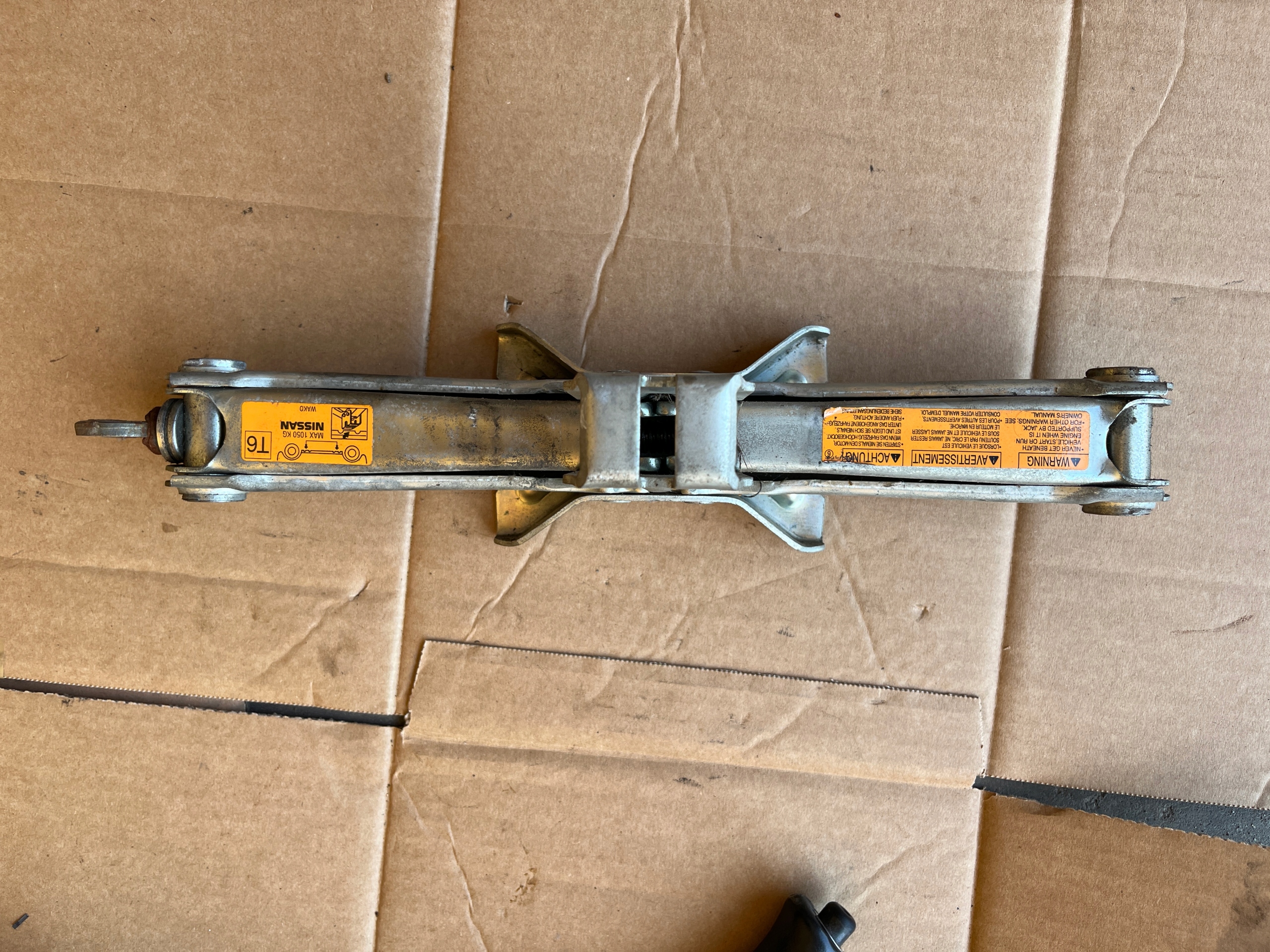 LEWAREK PODNOŚNIK NISSAN X-TRAIL T30 2000-2007