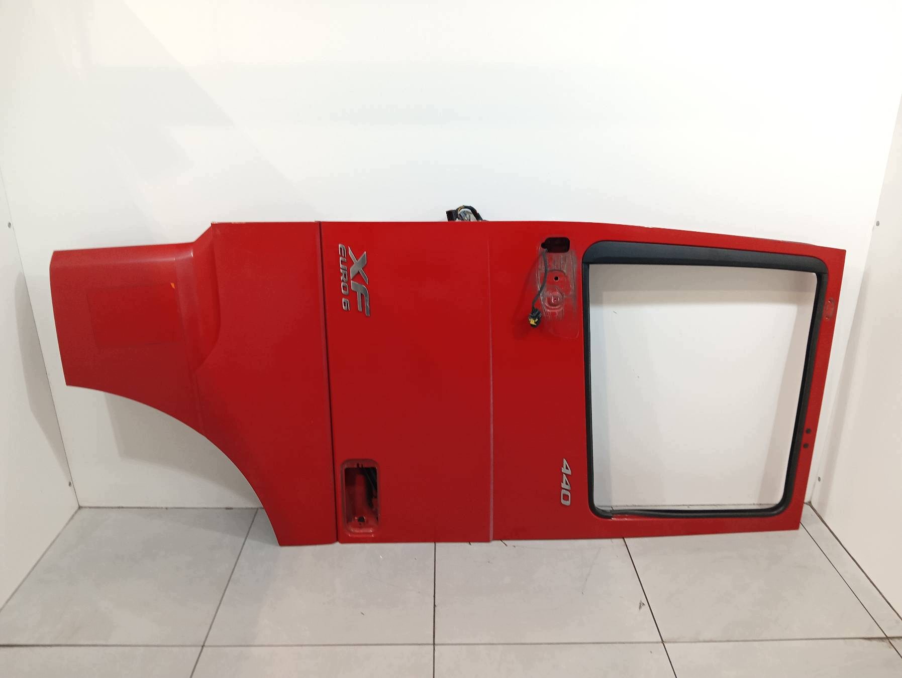 door left front red DAF XF (2012-2016) 106 Euro 6 440 FT