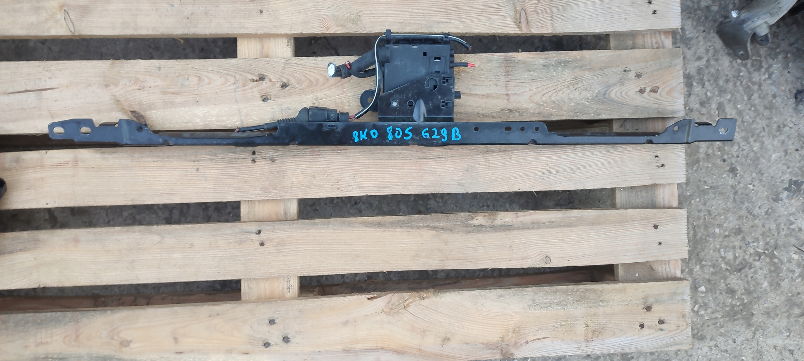 příčka, stěna předek AUDI A4 B8 8K0805629B