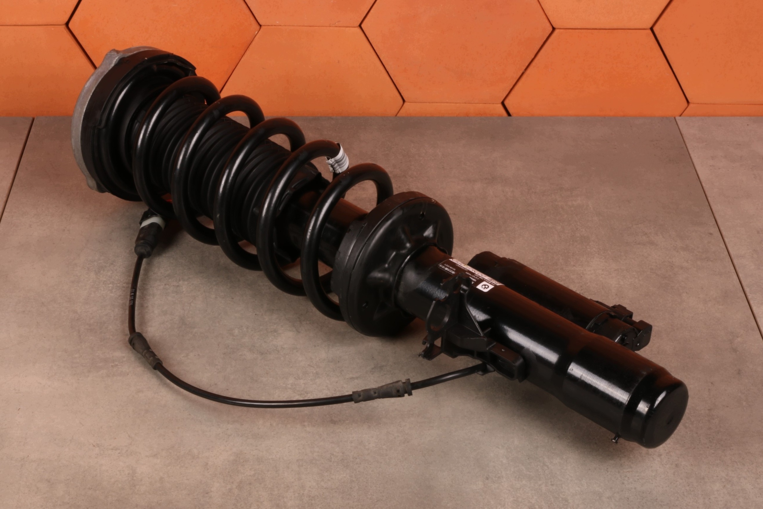 BMW 5' G30 G30 LCI shock absorber right front front XDRIVE VDC VDM 6866394