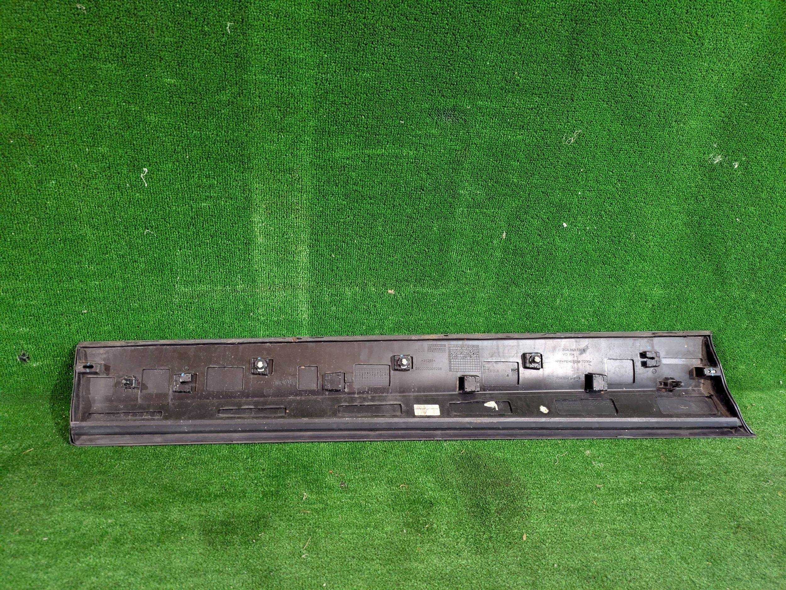 moulding door right front VW T-ROC R-LINE 17- NR.3