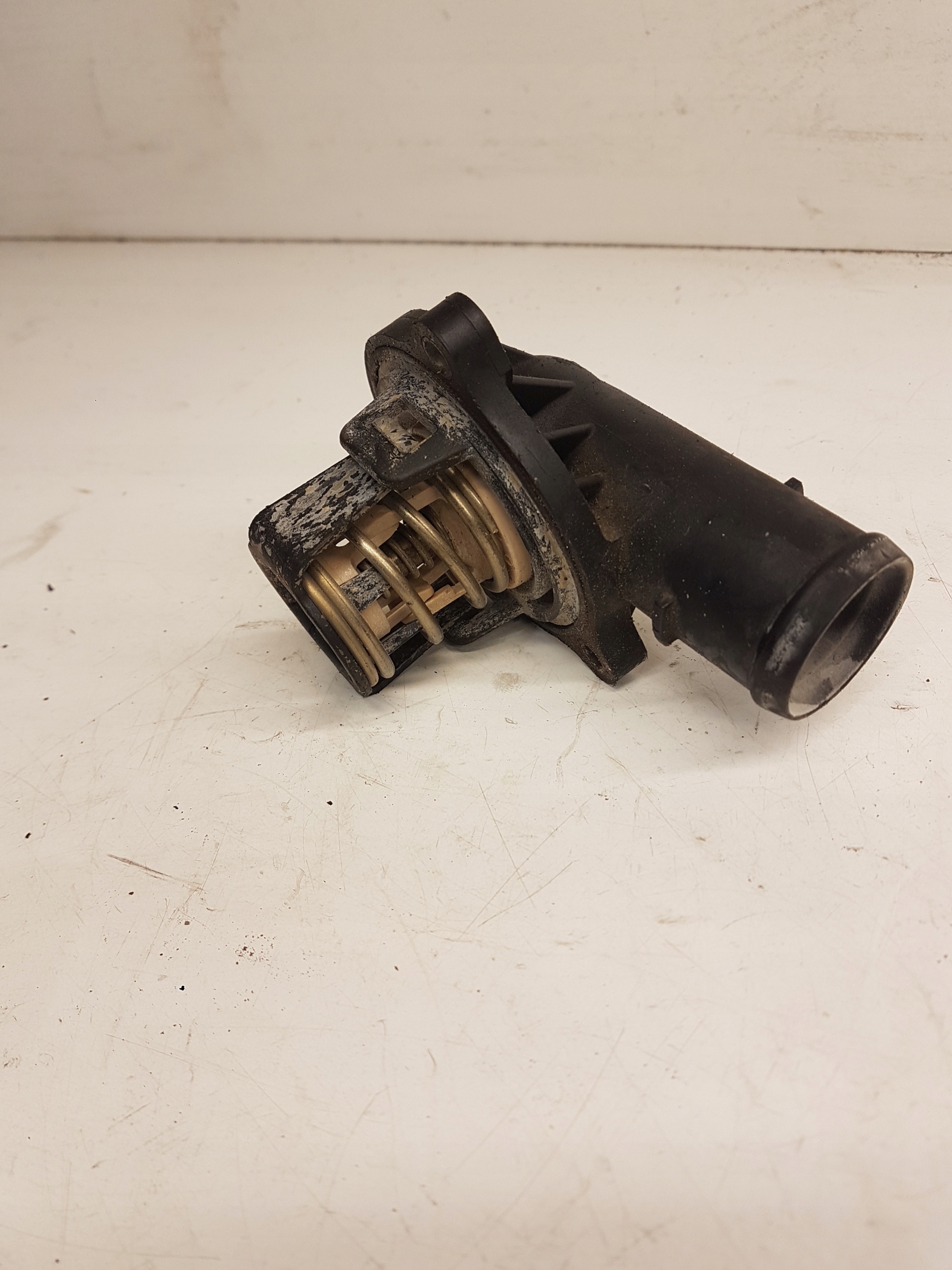 thermostat cover AUDI A4 A5 Q5 3.0 TDI 059121111N