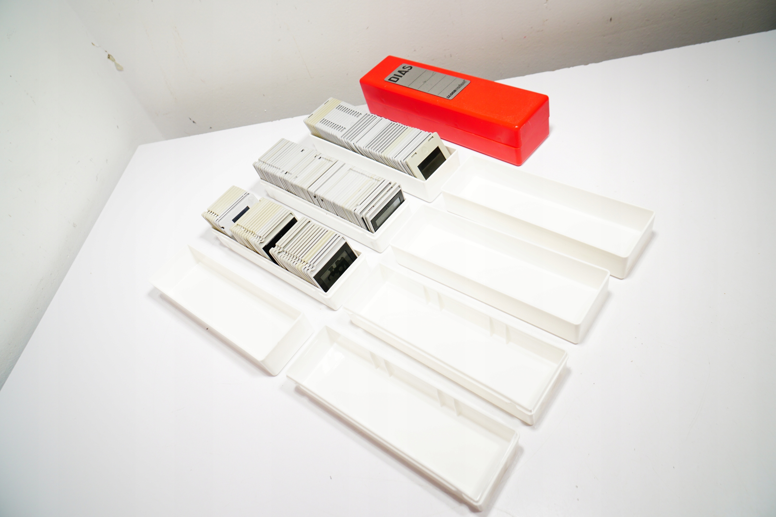 Zestaw Pudełka + samki do slajdów slajdy Pentacon z szklanymi szybkami