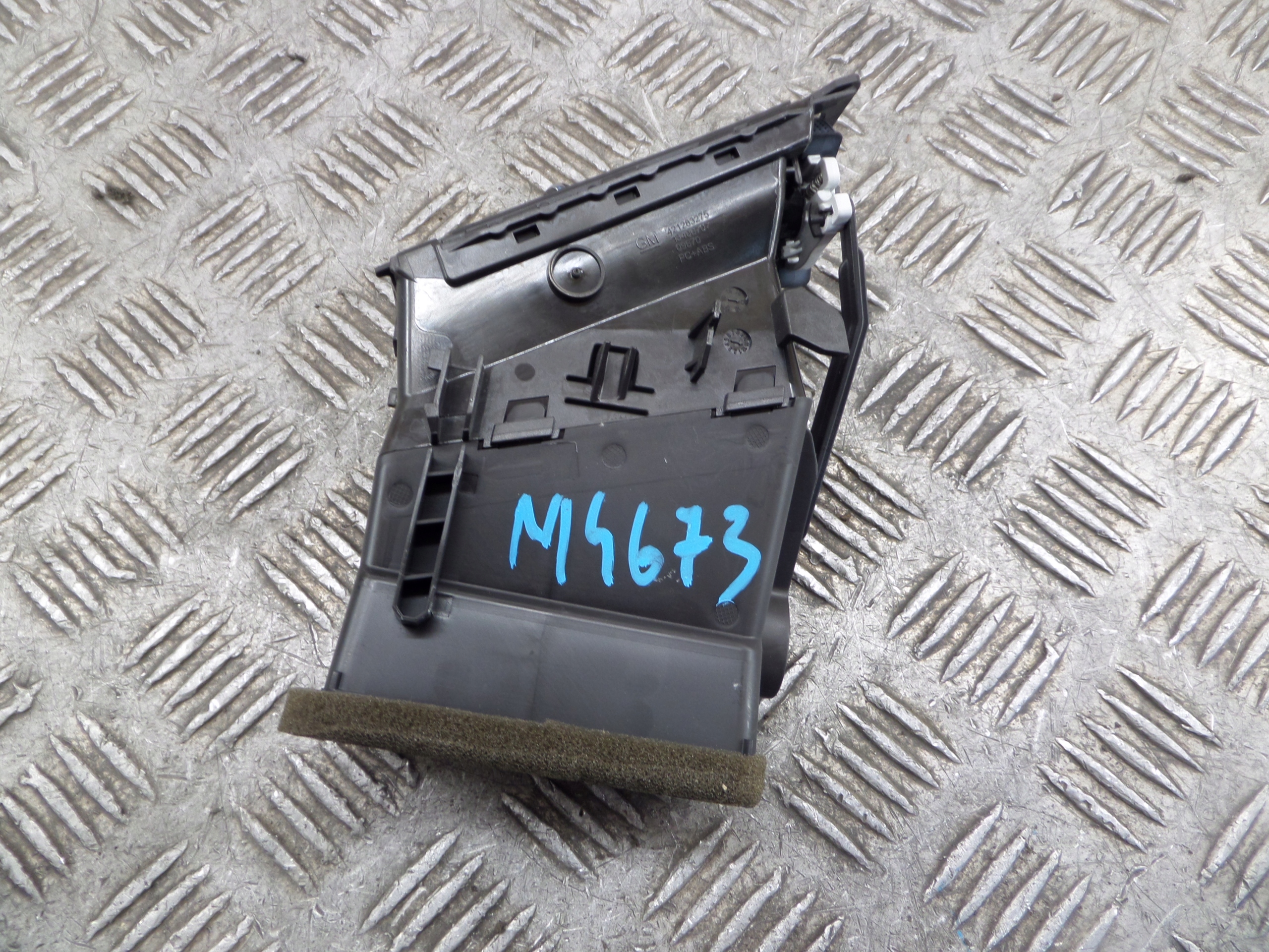 grid air conditioning devices central left Opel Astra V K 15- 13406757
