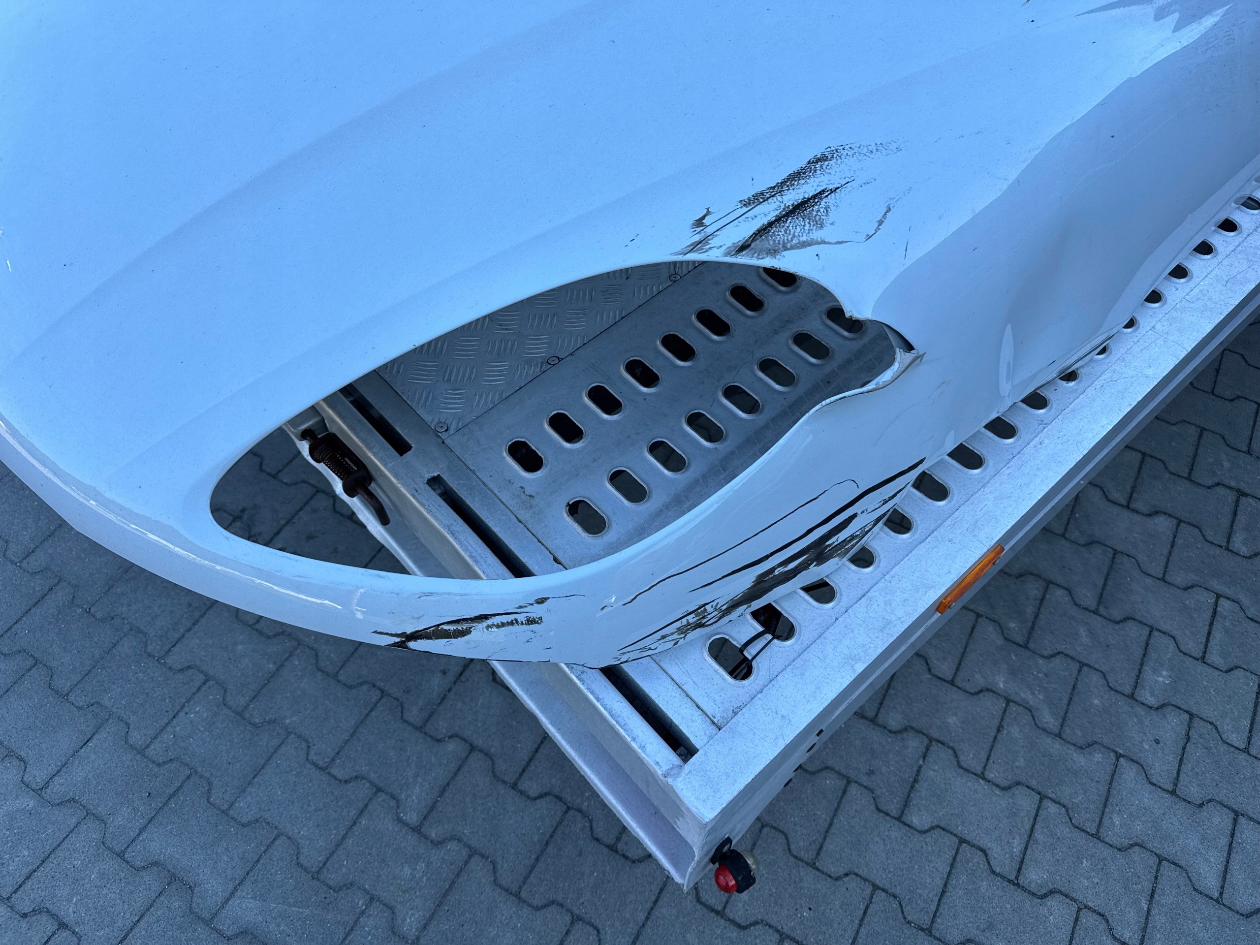 PORSCHE MACAN 95B bonnet LC9A BIALA original