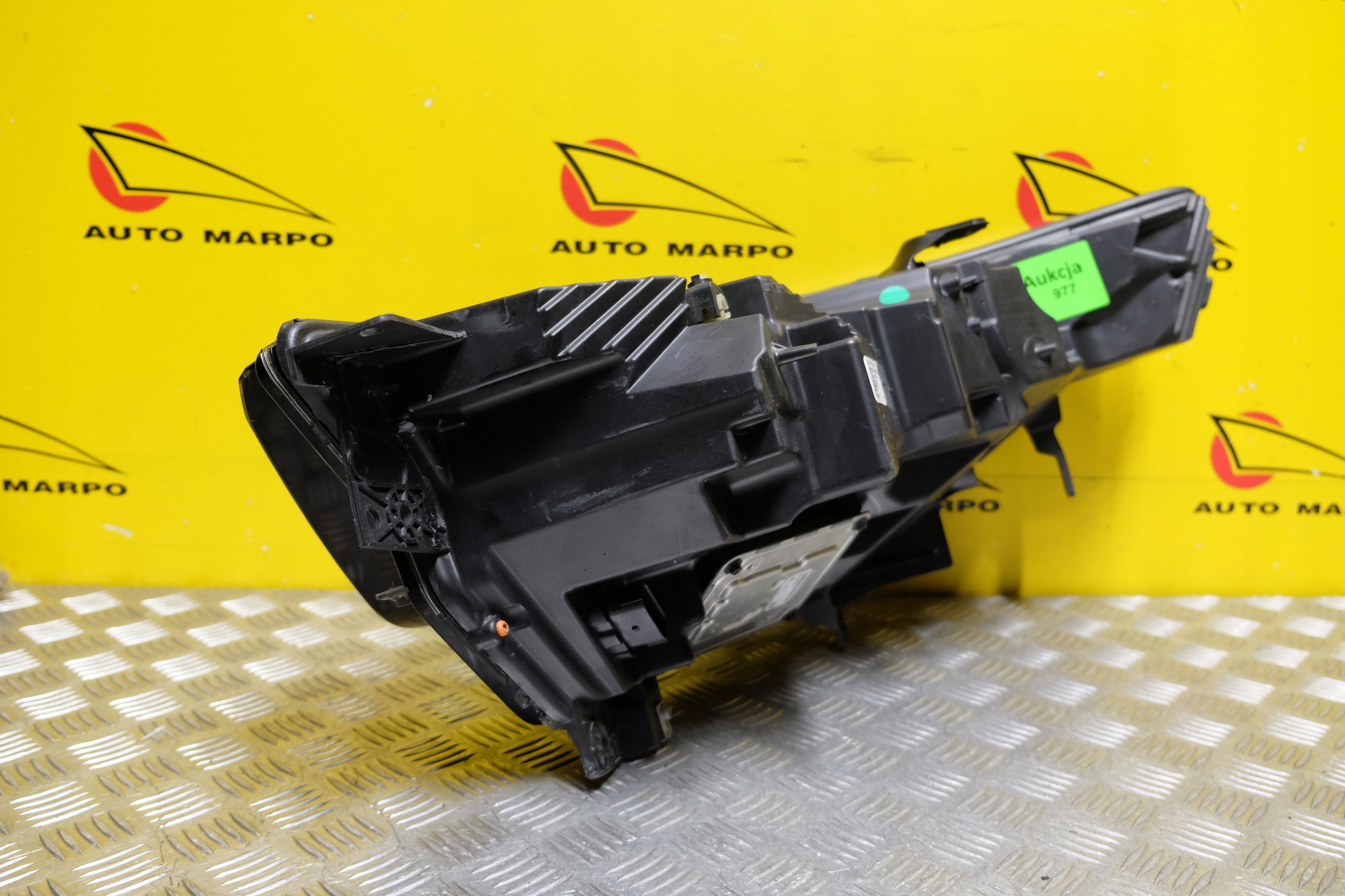 FORD EXPLORER 2020- REFLEKTOR LAMPA POLHI LED CIEMNA R USA Numer katalogowy oryginału LB5B-13W029-KL