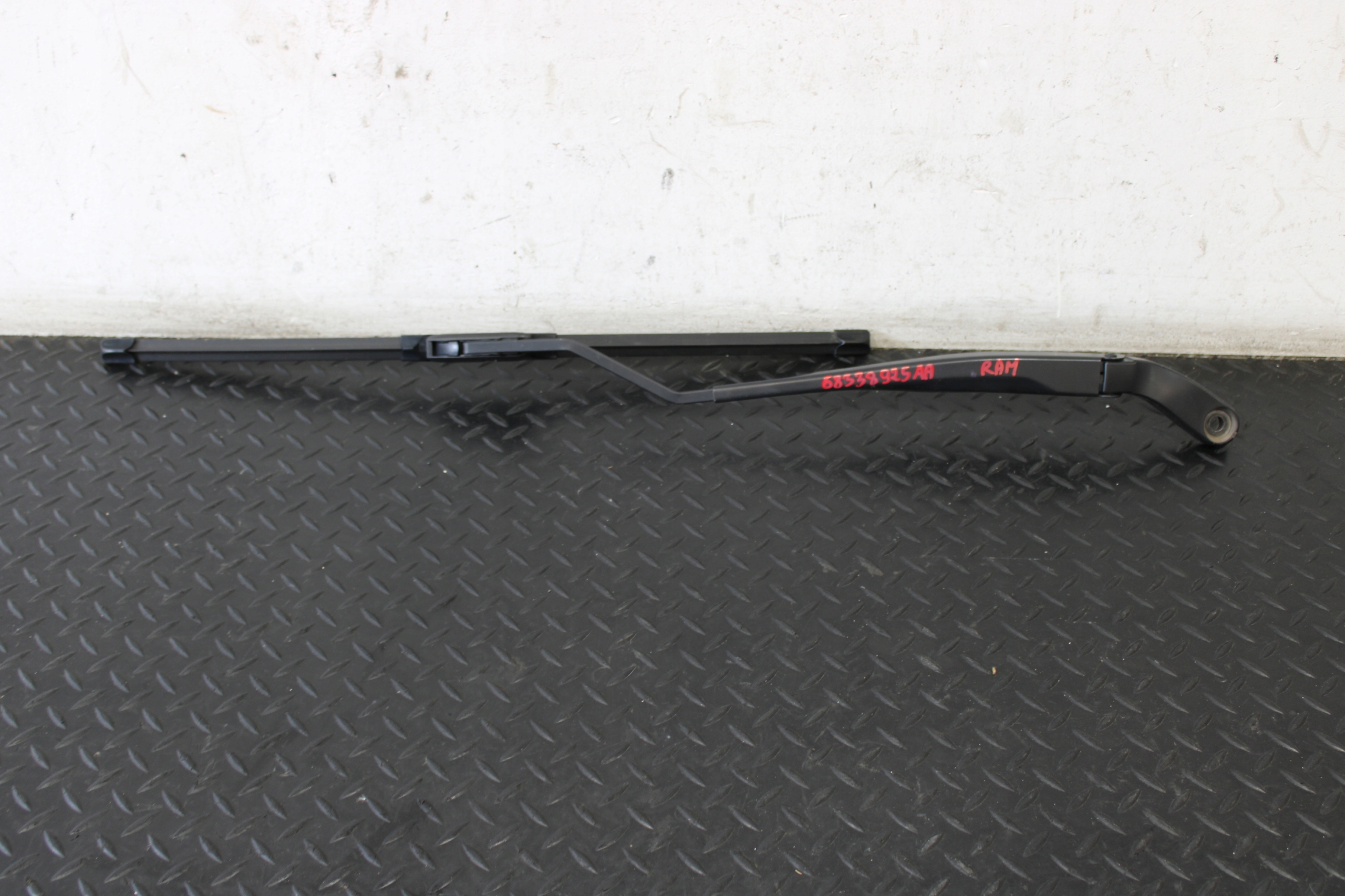 wiper arm wiper DODGE RAM V 5 68338925AA