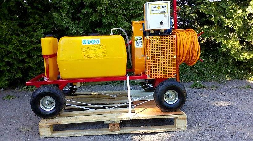 OPRYSKIWACZ ELEKTRYCZNY WÓZKOWY 100L 2,2kW, 22 l Zasilanie elektryczne