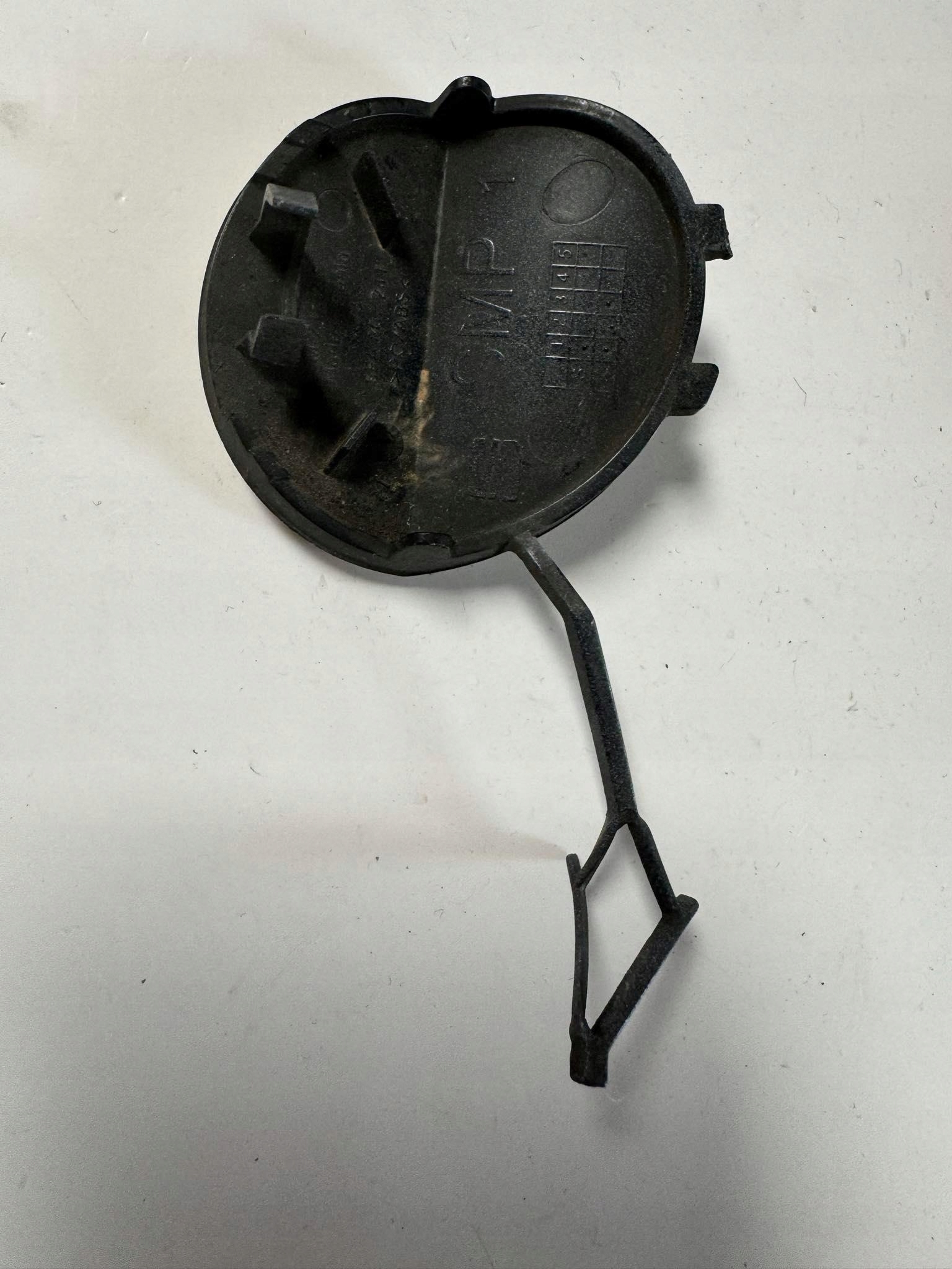 SEAT LEON IV 4 22r. -> Abschleppöse der Stoßstange vorne 5FA807241