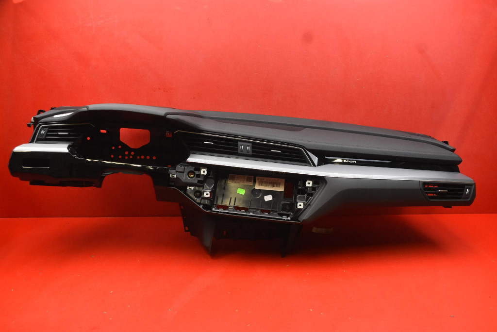 dashboard instrument panel console cockpit airbag EU AUDI E-TRON 55 18-21