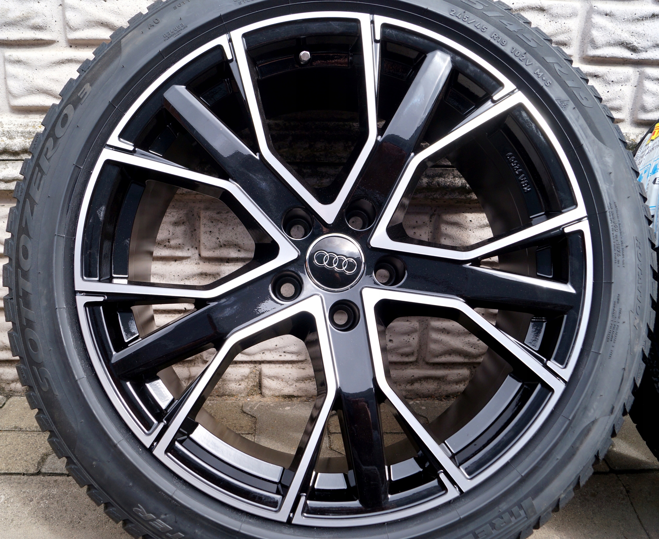 AUDI A6 C8 KOŁA ZIMOWE 245/45R19 PIRELLI NOWE Szerokość opony 245 mm