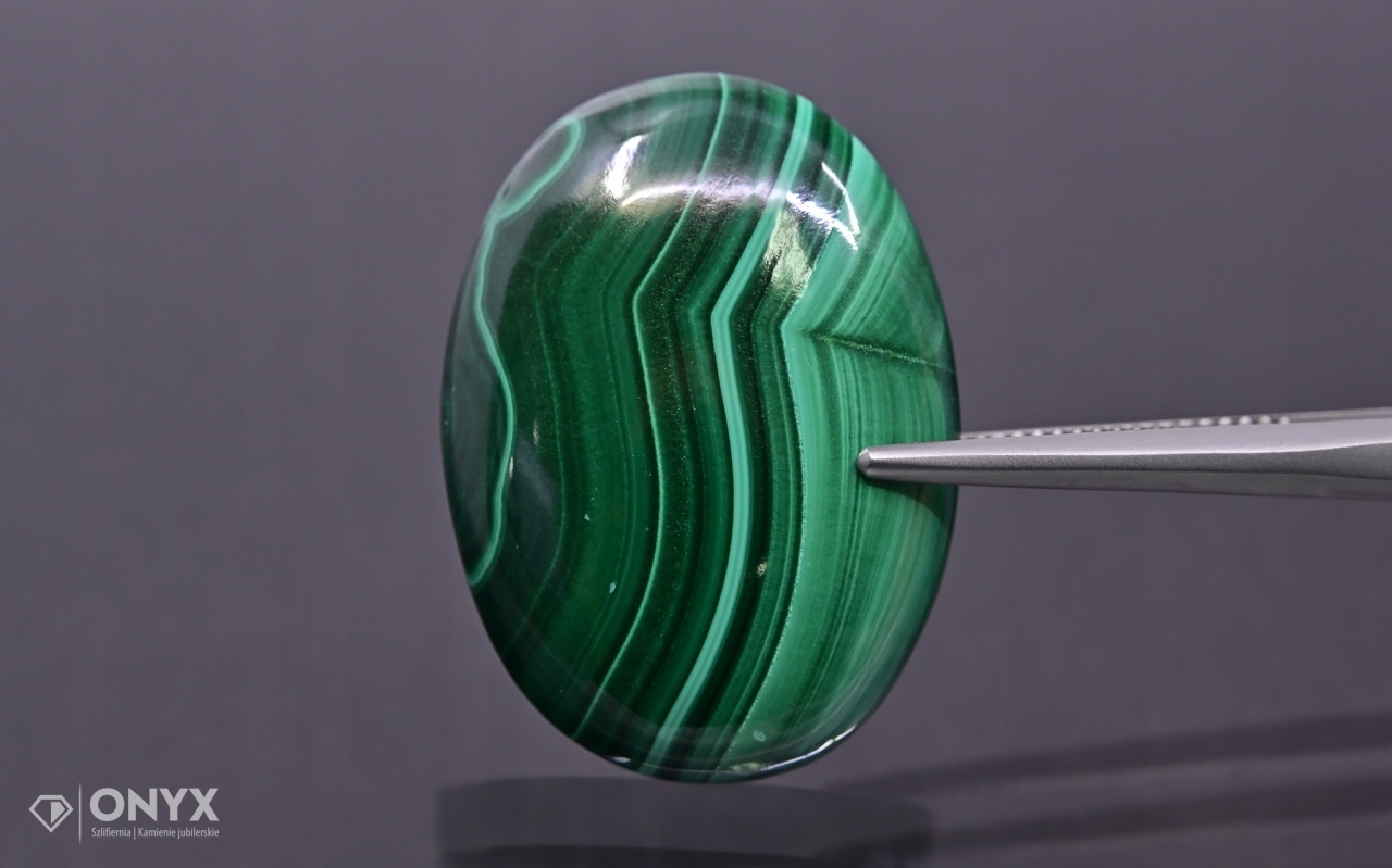 Malachit kabošon ovál 30x22 mm