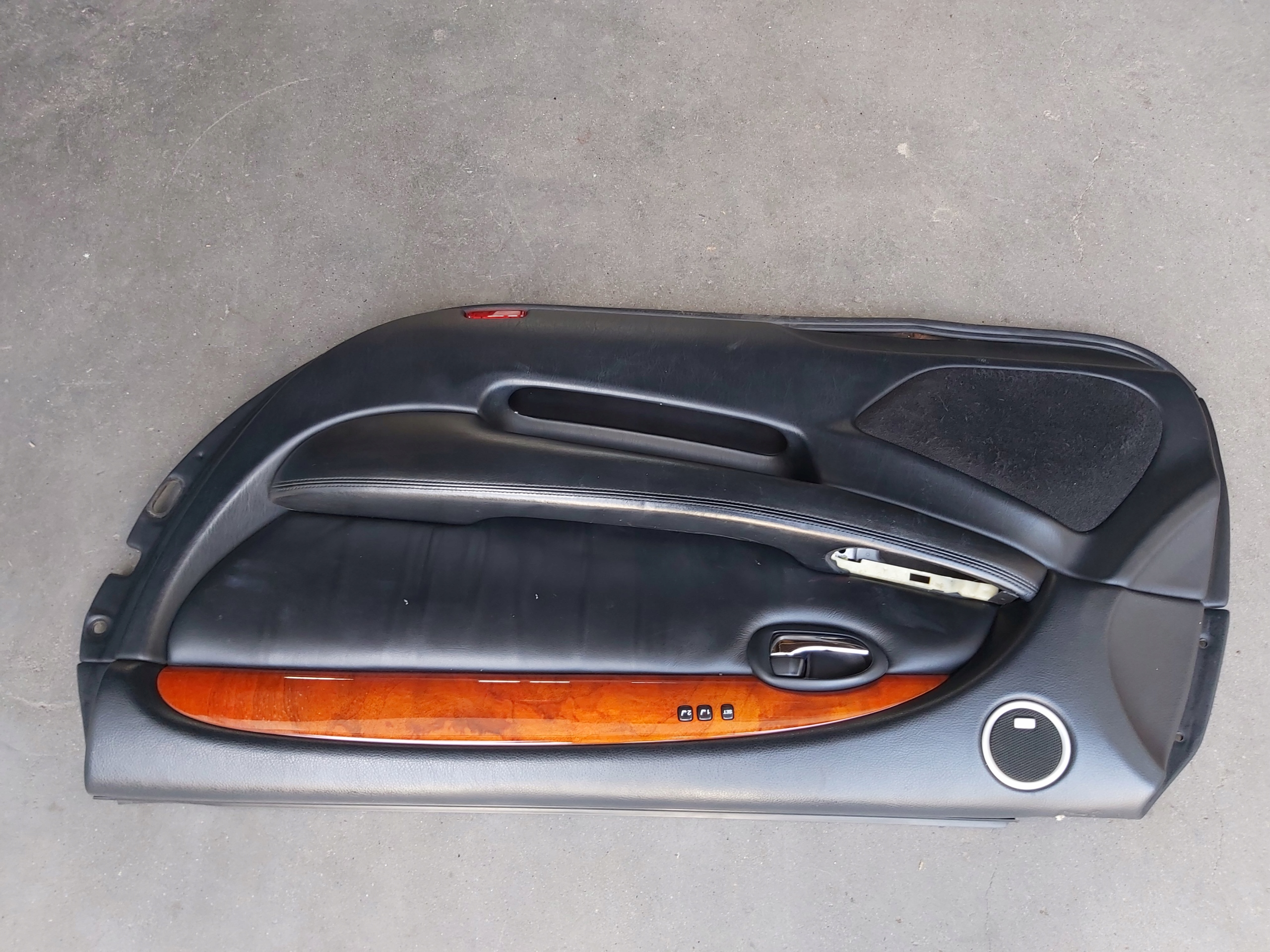 bok předek pravý levý LEXUS SC II