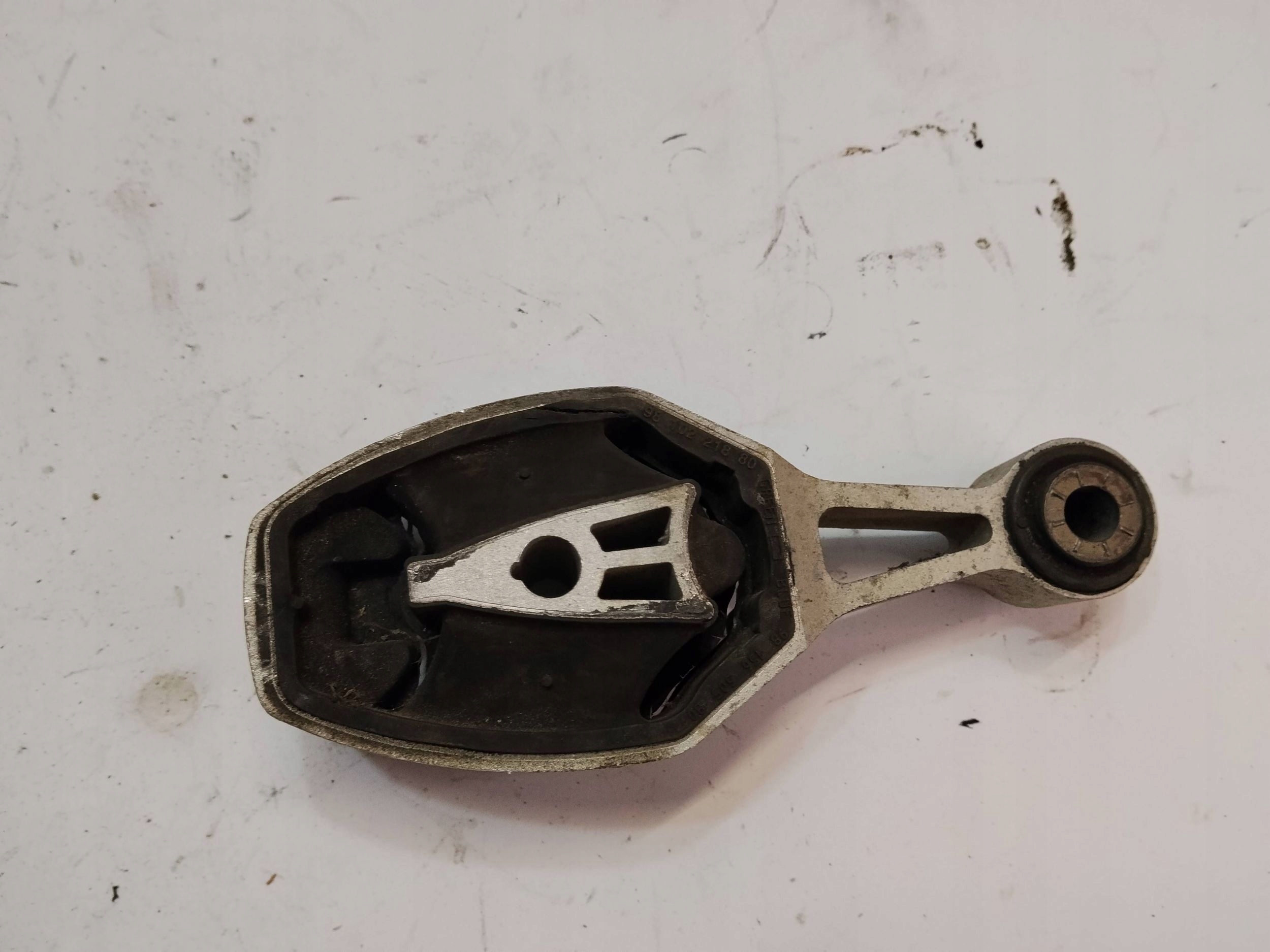 engine mount Peugeot 9810221880
