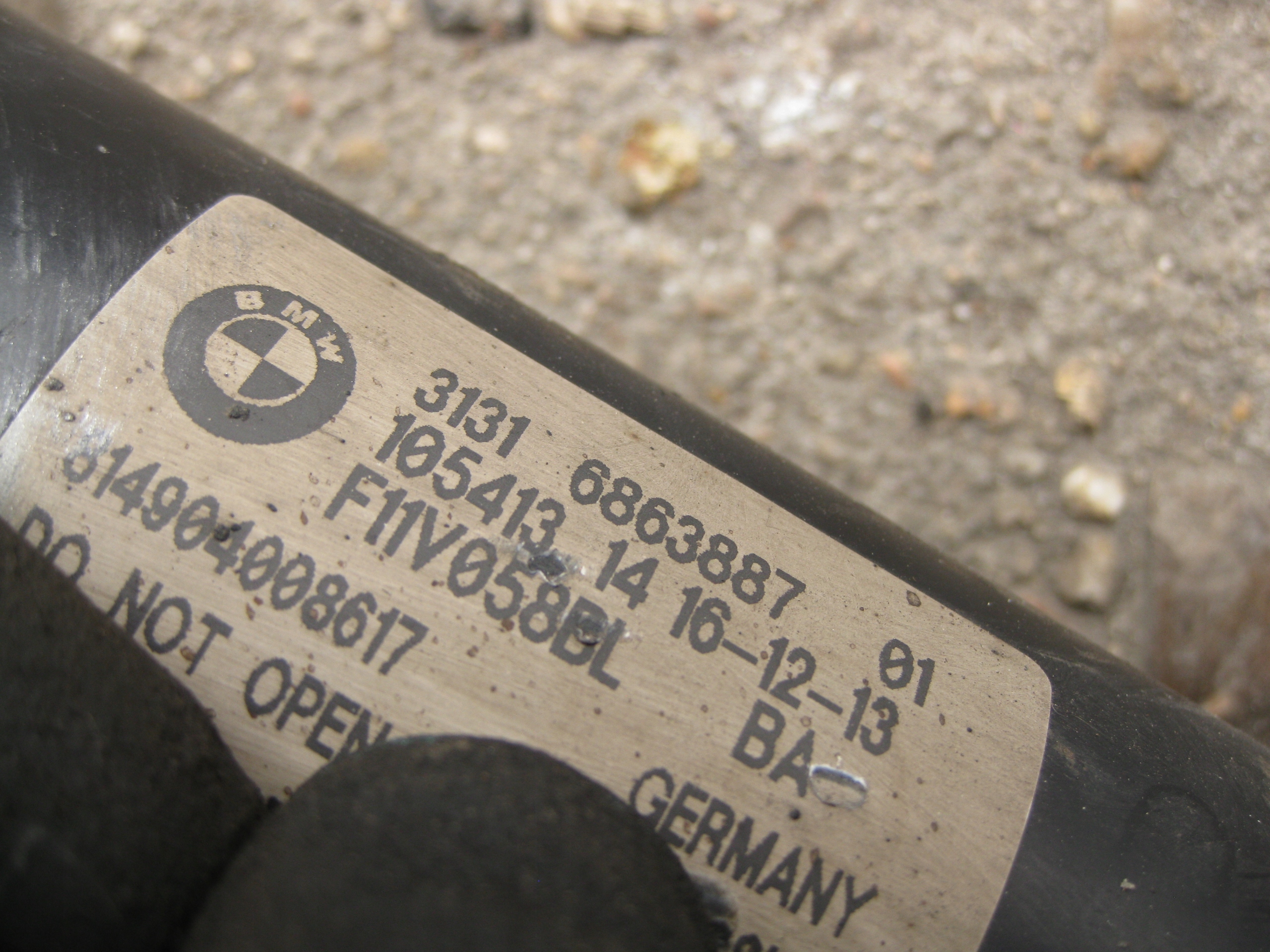 BMW F11 2.5 D 14R shock absorber left front 6863887