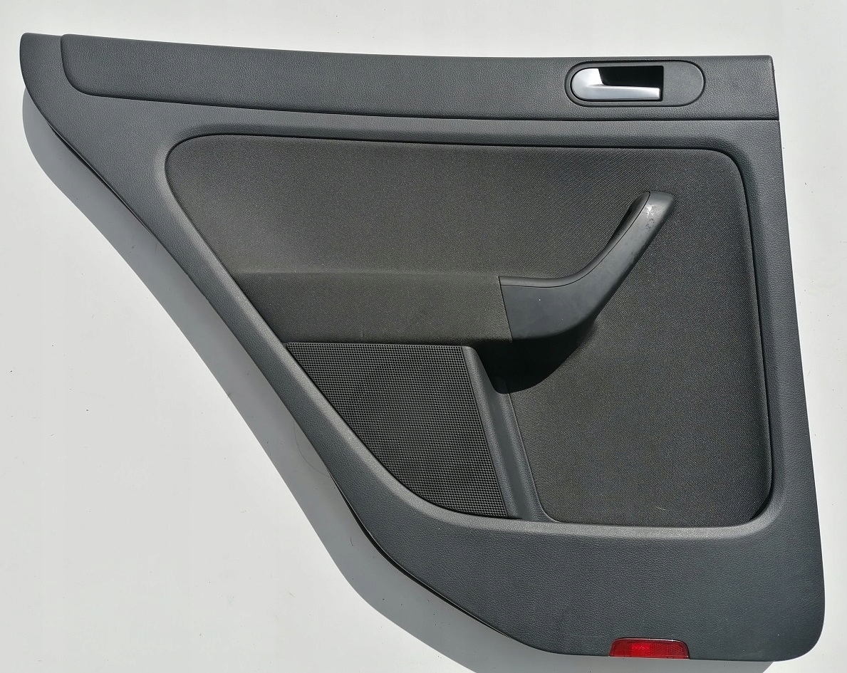 VW GOLF V PLUS TAPICERKA DRZWI BOCZEK TYL LEWY