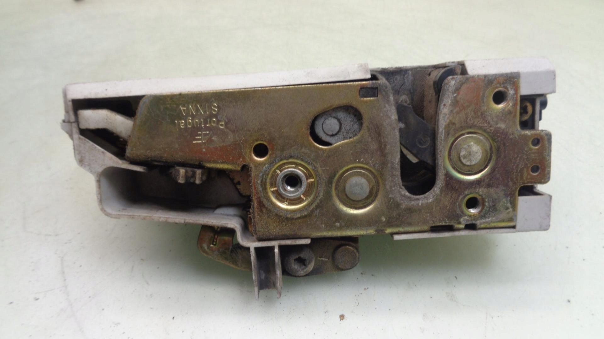 ZAMEK DRZWI LEWY TYŁ FORD GALAXY MK1 98R Numer katalogowy części 88318