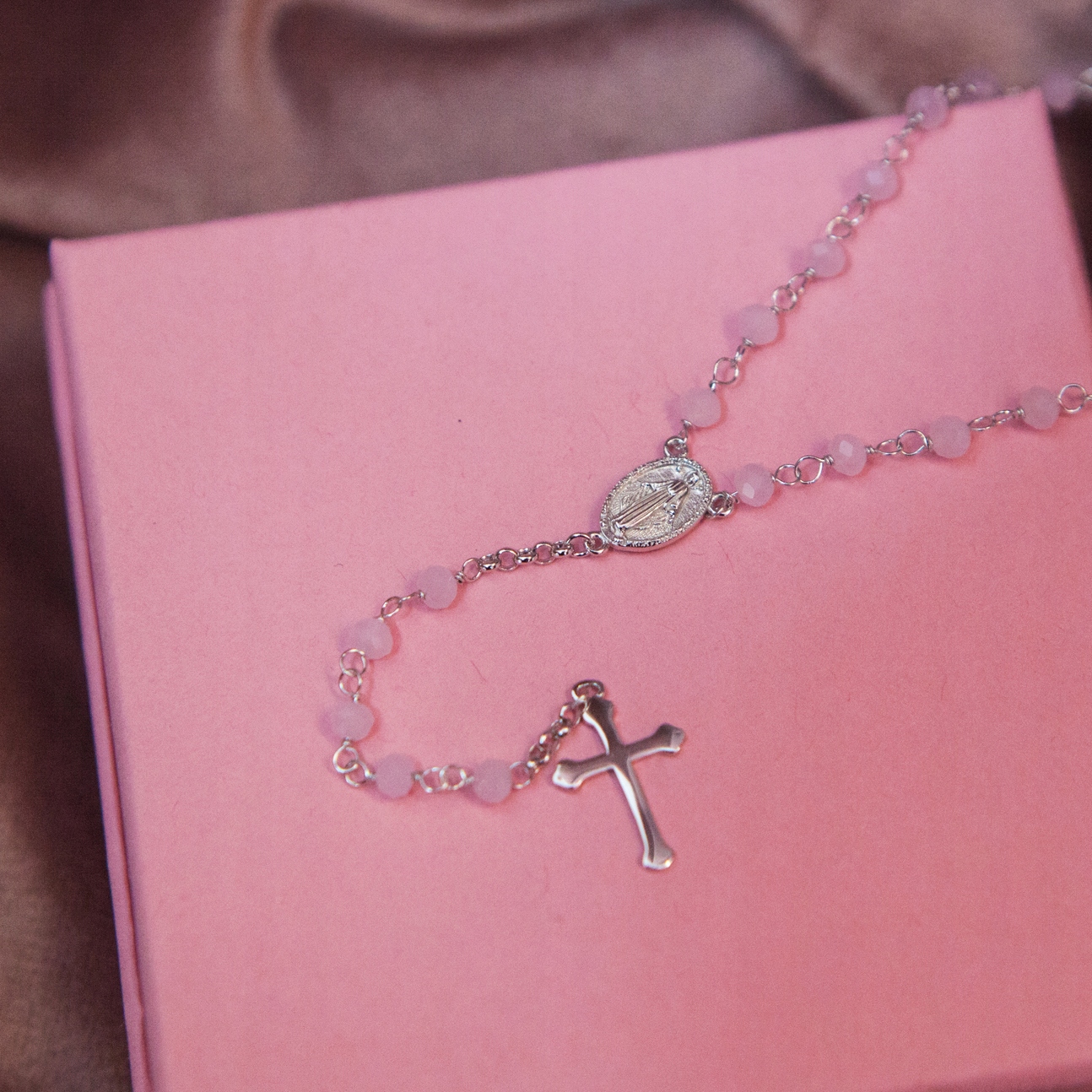 Stříbrný růženec stříbro 925 růžové korálky svaté přijímání křtiny