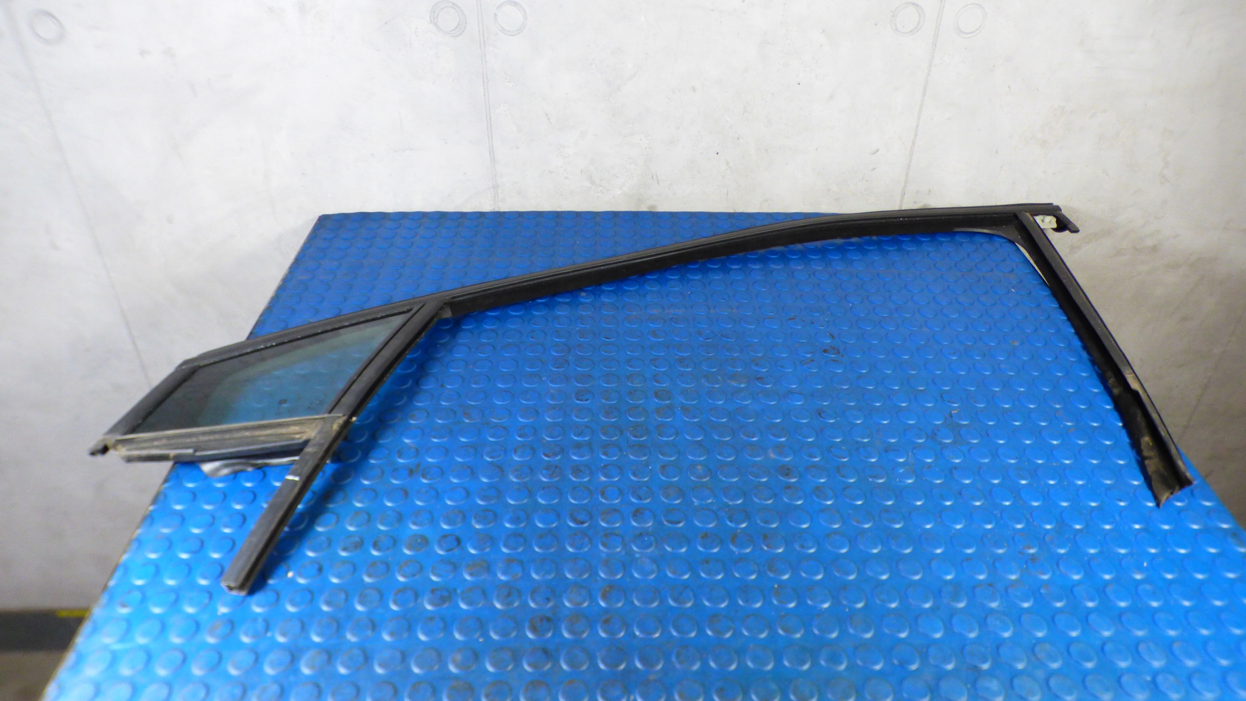 gasket window door left front 2015/2020 r. st.BDB OPEL ASTRA K V