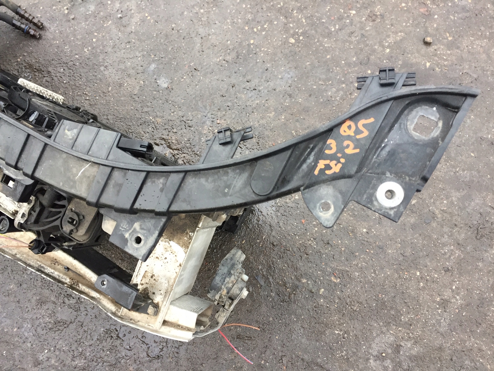 AUDI Q5 3.2 FSI support panel for radiators radiator pillar
