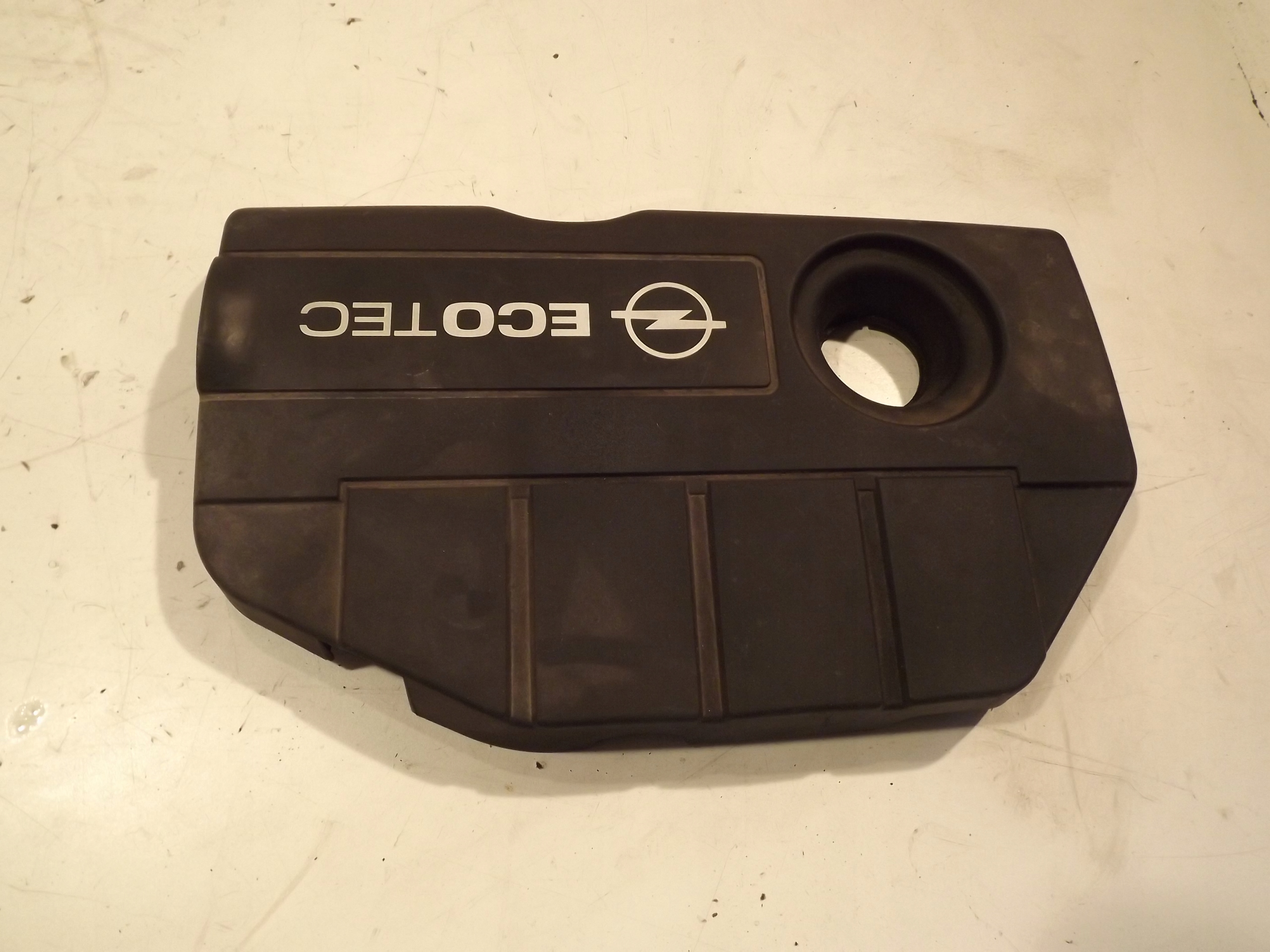 ВЕРХНЯЯ КРЫШКА КАПОТА ДВИГАТЕЛЯ OPEL ASTRA III H 1.7