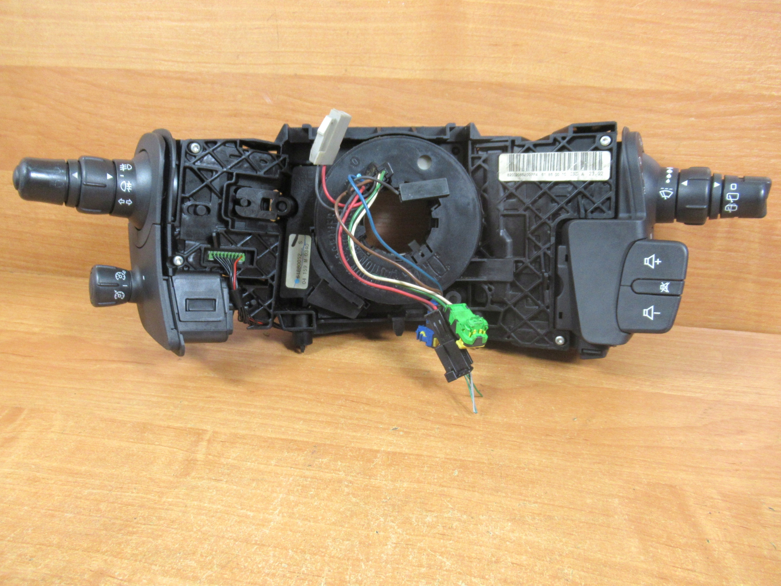 КОМБИНИРОВАННЫЙ ПЕРЕКЛЮЧАТЕЛЬ RENAULT SCENIC II 8200206520