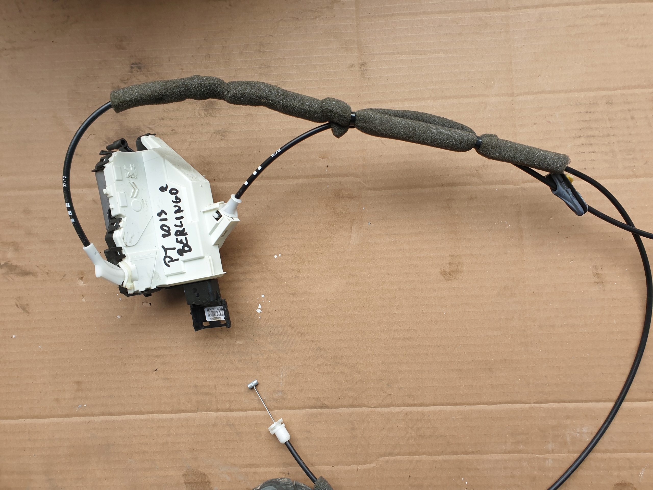 lock door right rear part CITROEN BERLINGO II 2009- PARTNER 828423