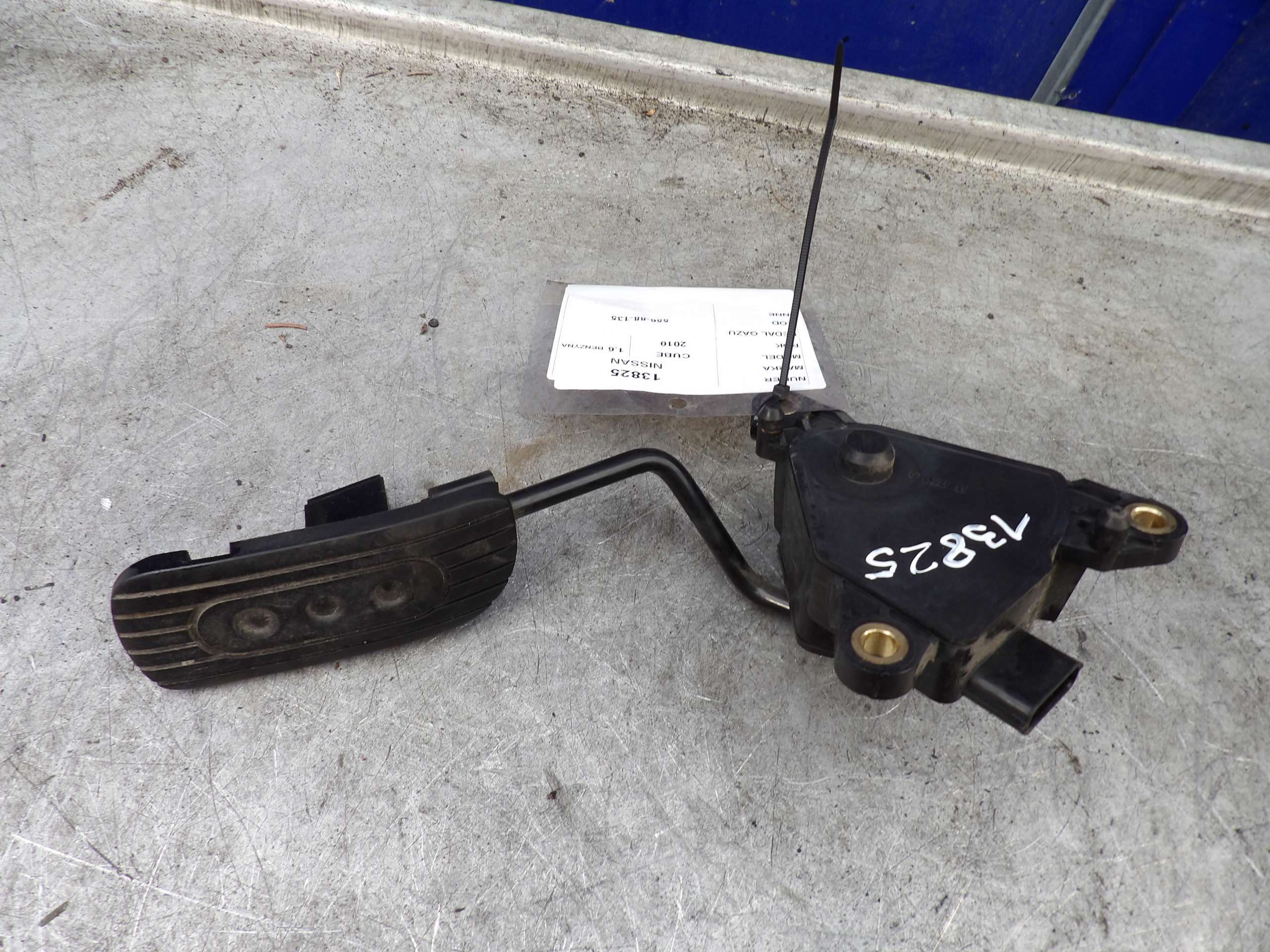 Nissan Cube Z12 accelerator pedal 556-88-135 0280B 00005