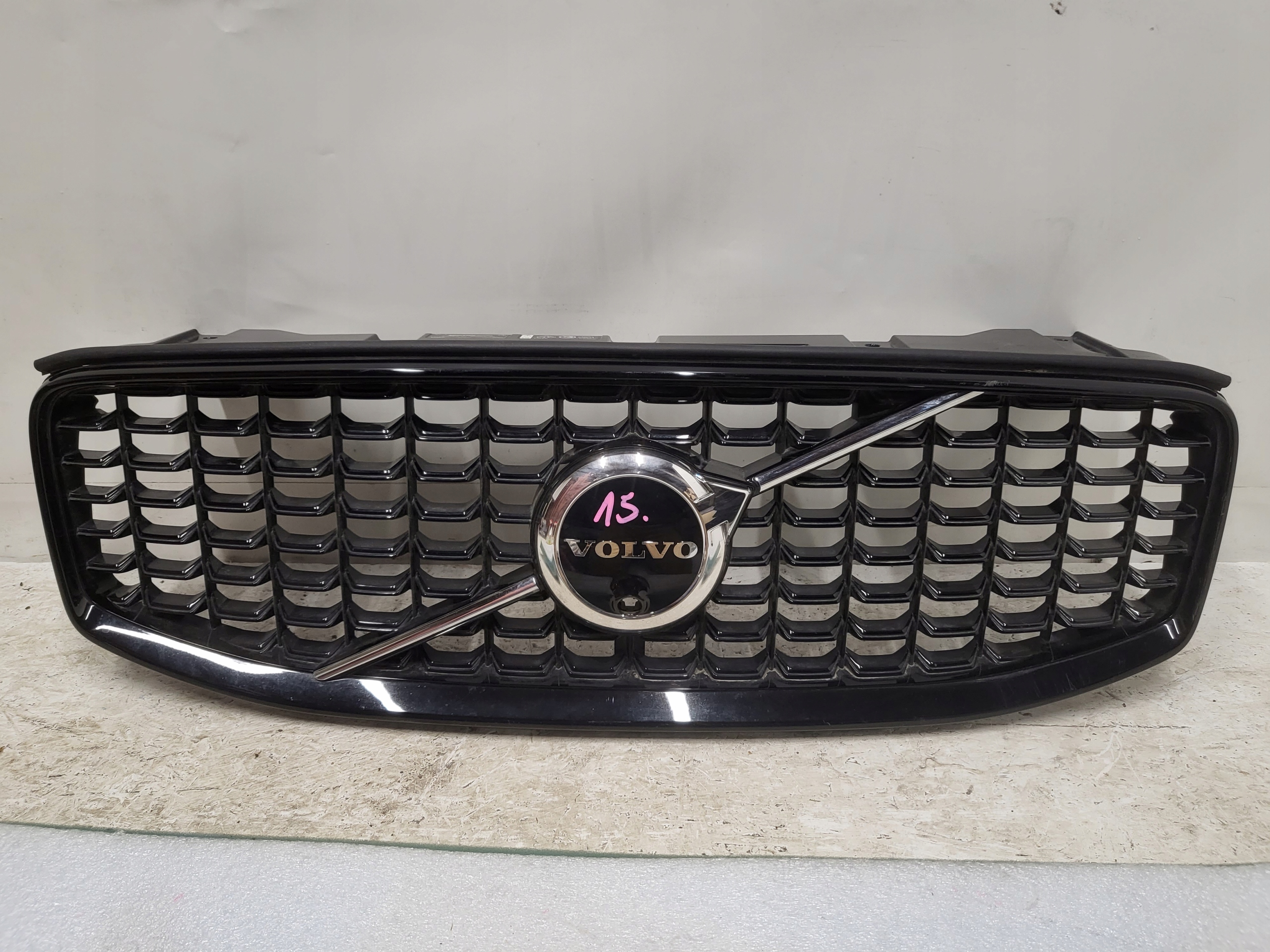 ATRAPA GRILL R-DESIGN Volvo xc60 2021-2023 31416623 POD KAMERE
