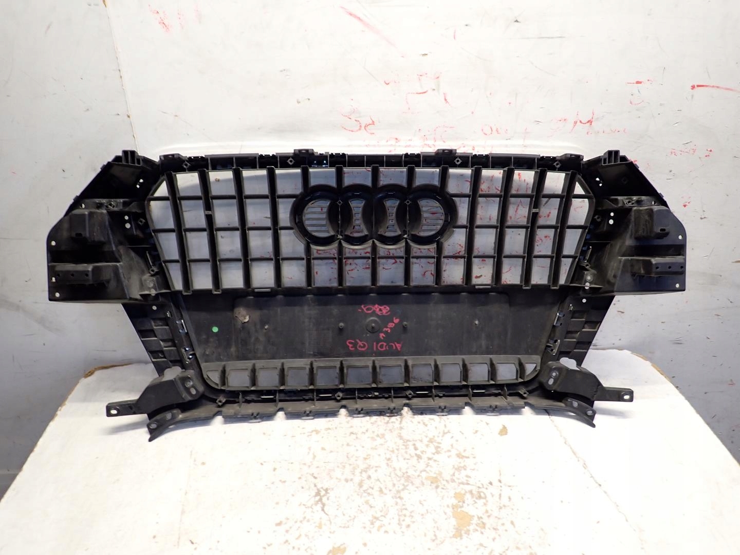 Grill AUDI Q3 2010-2014 8U0853651H