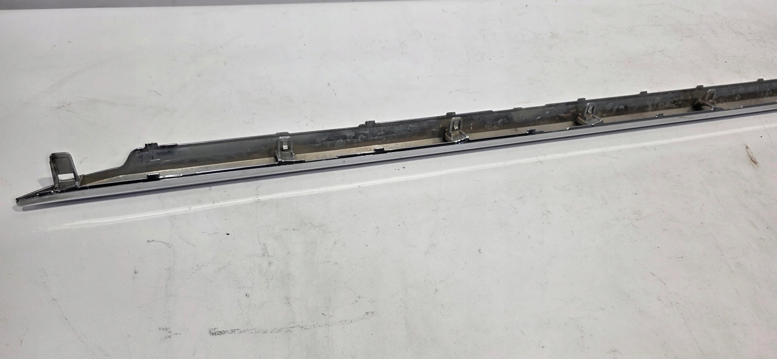 lišta pravá PRAHU LEXUS LS 18- originál 75857-50010