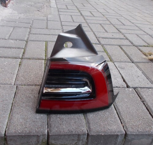 TESLA MODEL 3 LIFT LAMPA TYLNA PRAWA LED ORYGINAŁ