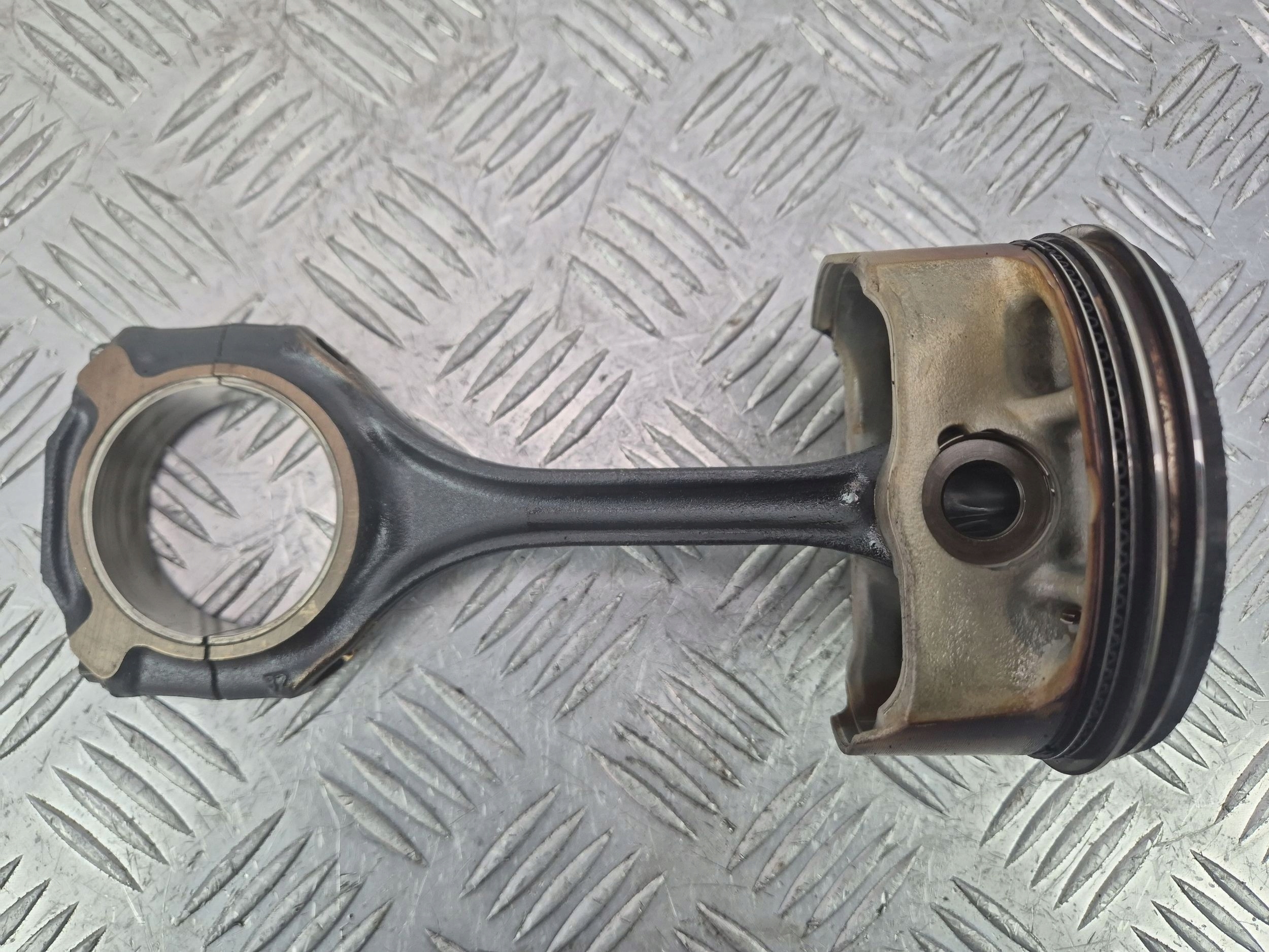 piston with connecting rod Mercedes E500 W212 098106 M273970