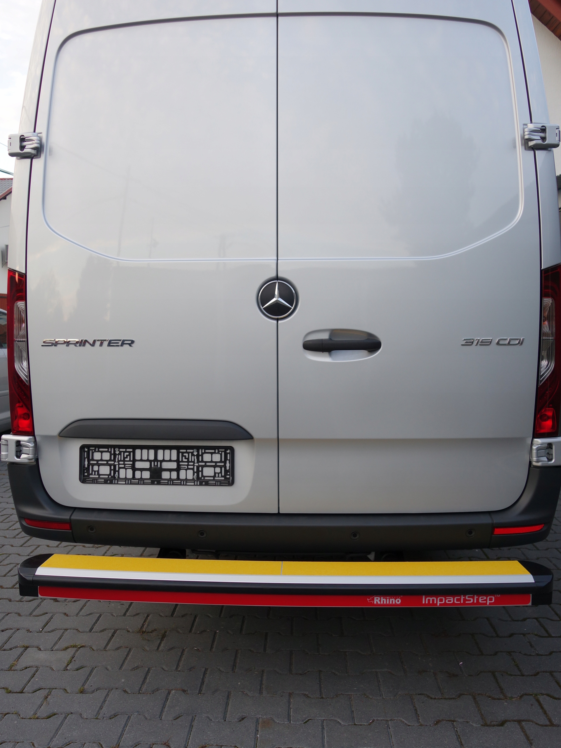 RHINO STOPIEŃ PODEST TYŁ MERCEDES SPRINTER 907 Producent części Inny