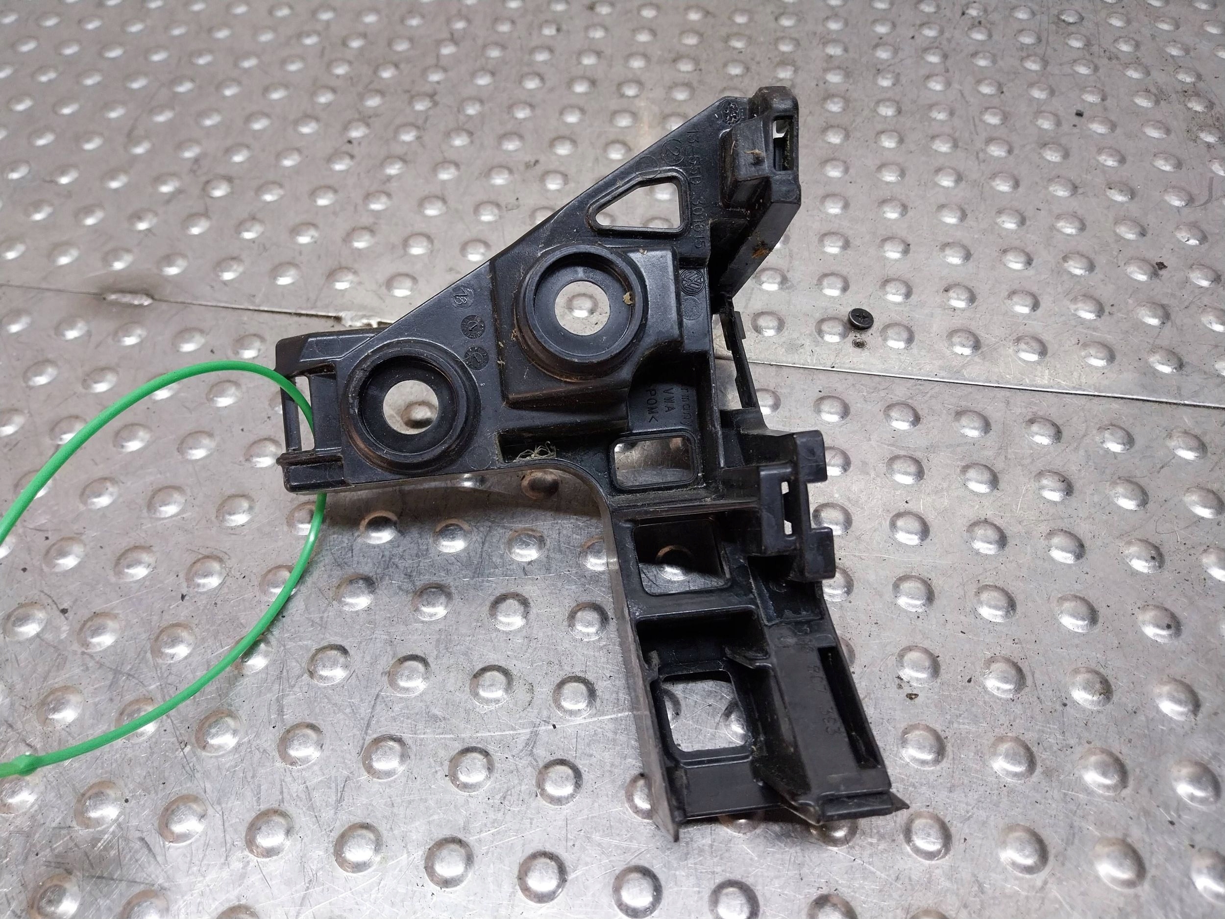 support holder of a bumper left rear part 5G6807393A VW GOLF VII 5D HTB