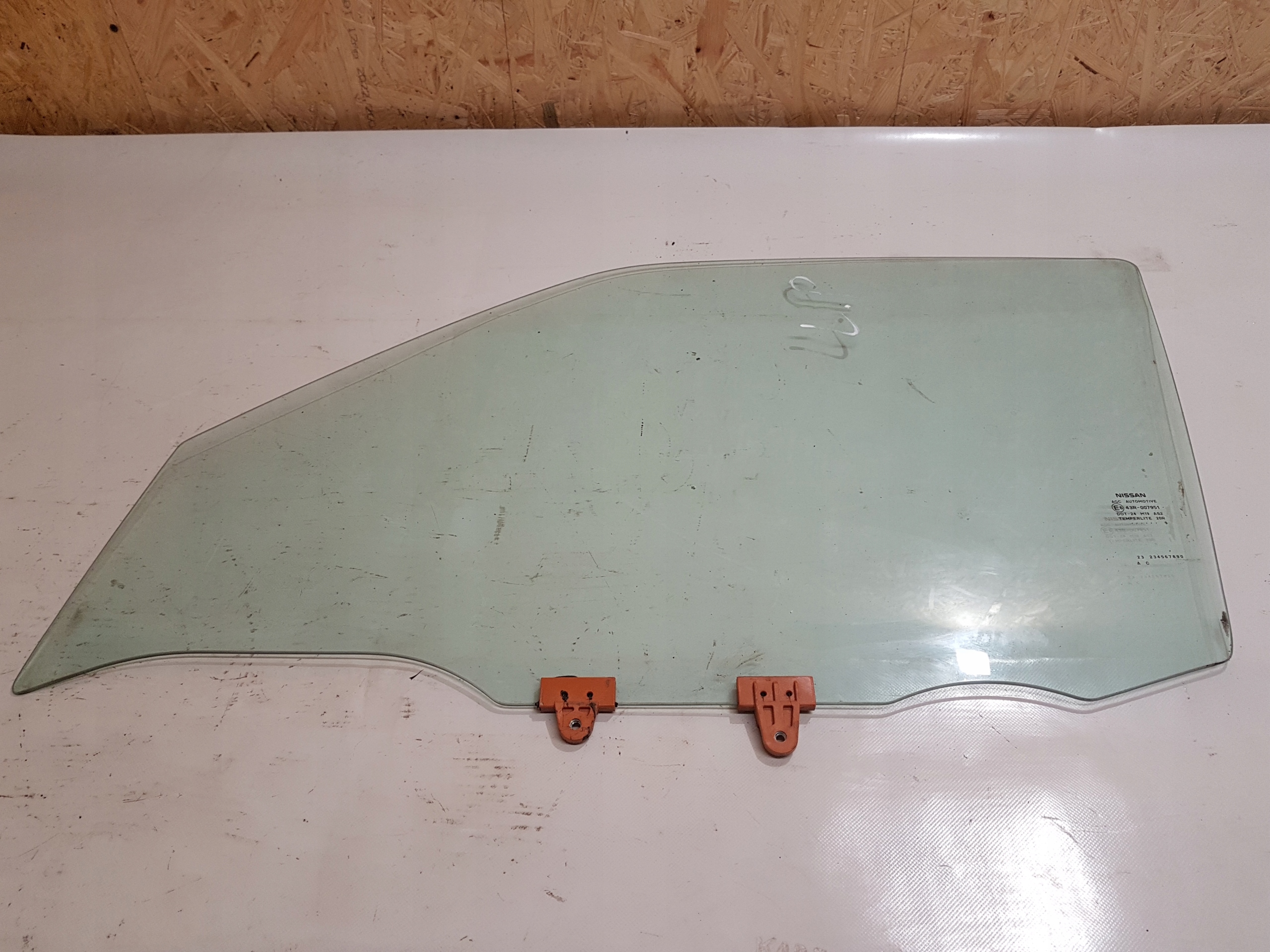 NISSAN JUKE і F15 скло двері лівий передній 19R