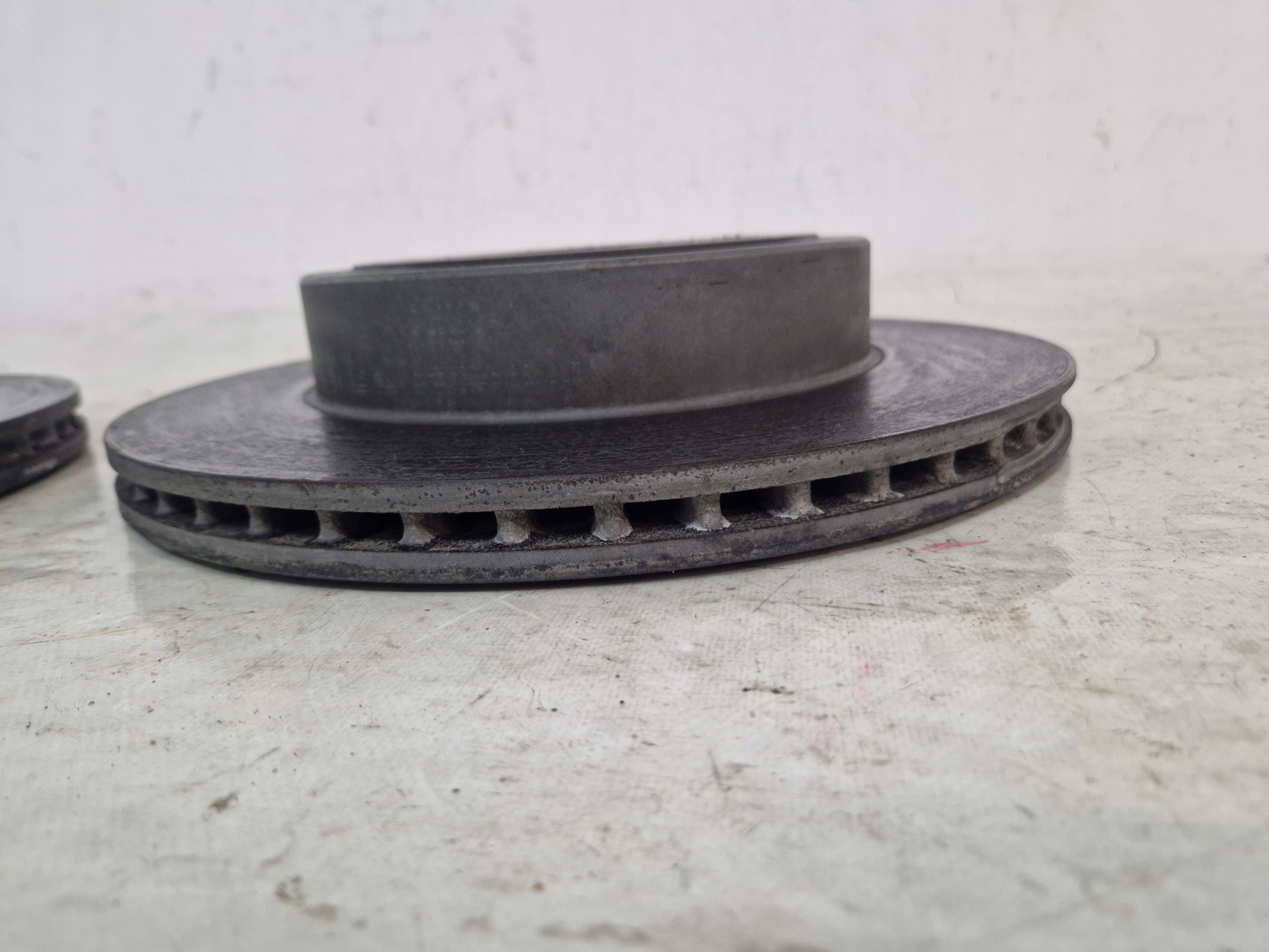 DODGE CHARGER 15- CHALLENGER 3.6 5.7 discs brake rear part