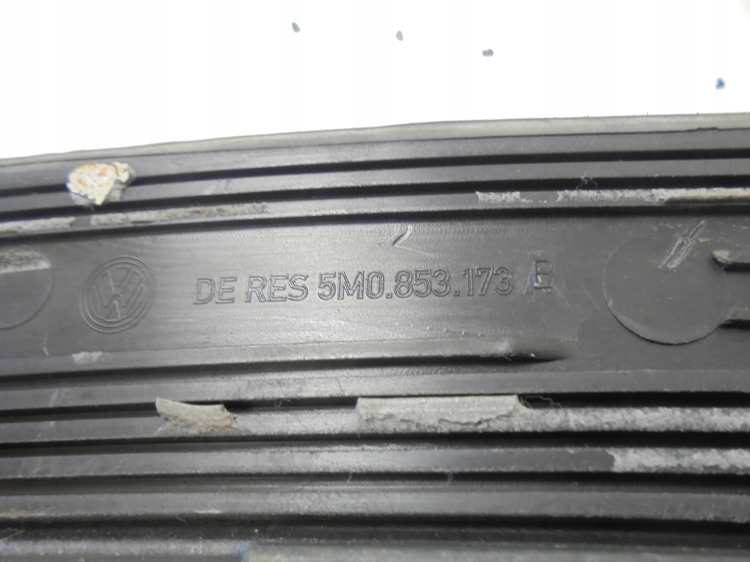 BLENDA LISTWA NAKŁADKA MASKI 5M0853173B VW GOLF Y PLUS Producent części Volkswagen OE