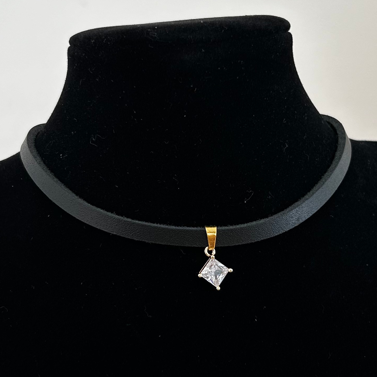 Choker na krk kožený zirkon goth černý přívěsek chirurgický zlatý