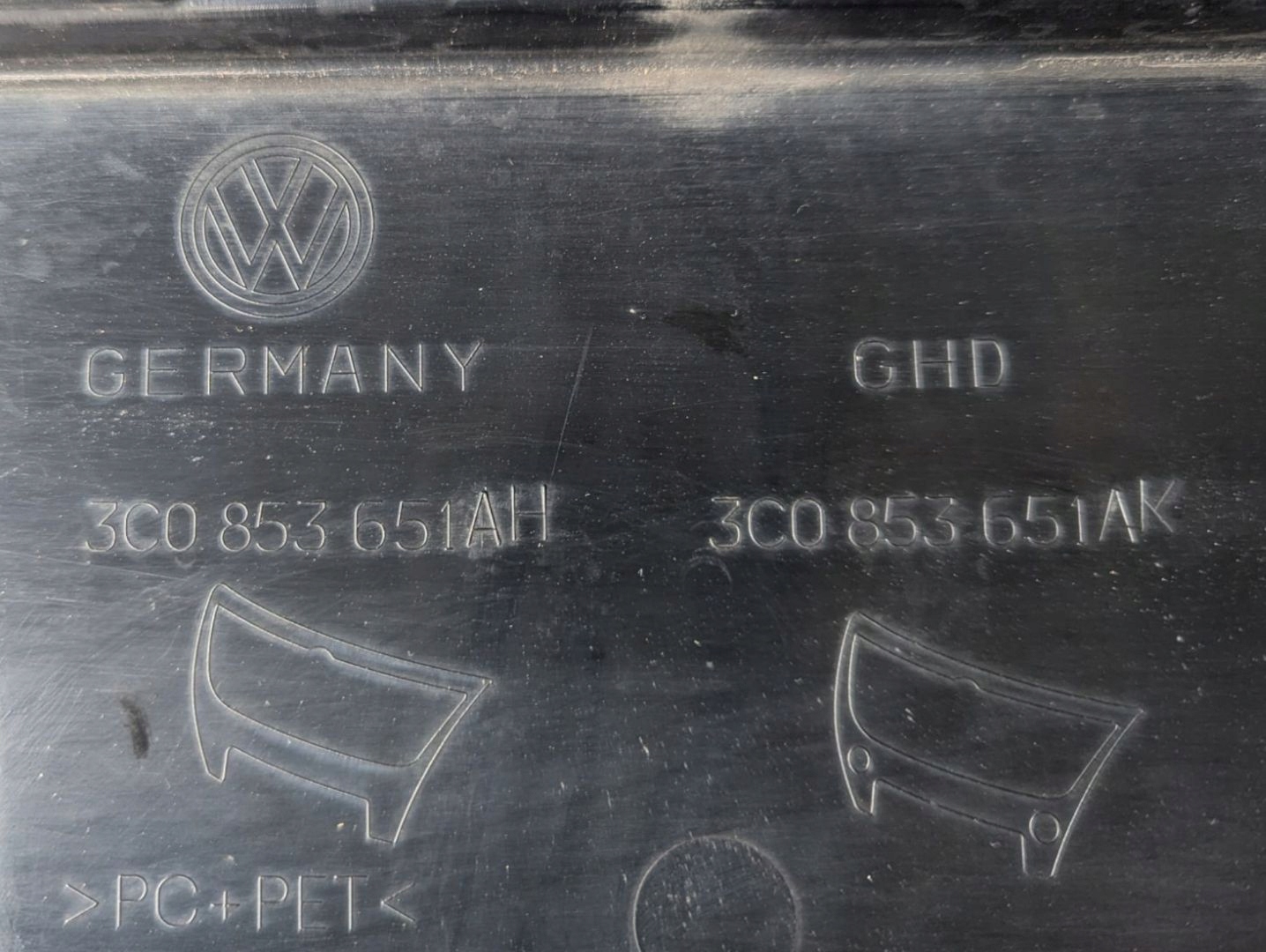 grille radiator Volkswagen Passat B6 2010 3C0853651AH