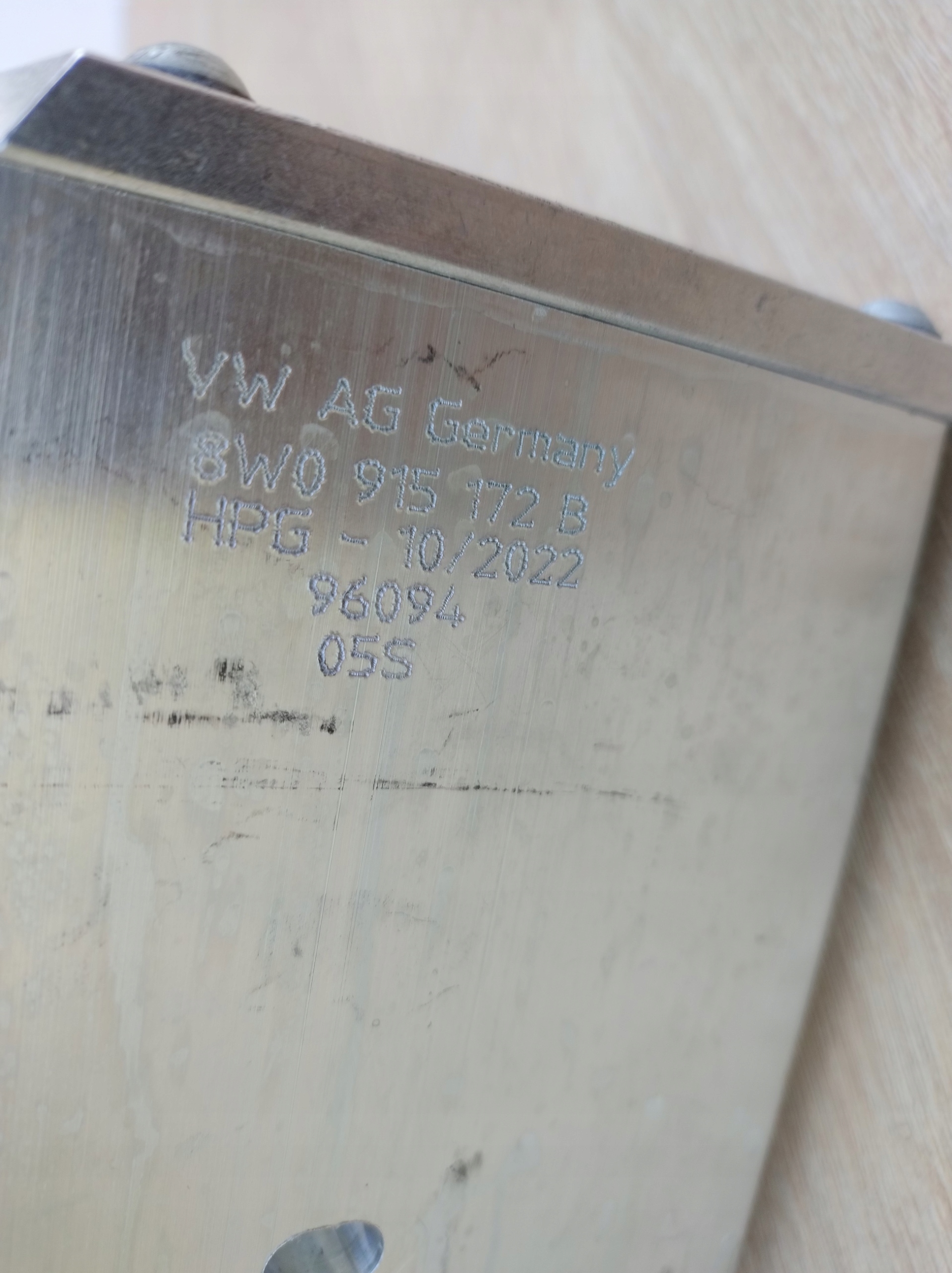 HALTER AKUMULATORA AUDI A4 B9 A5 HALTER