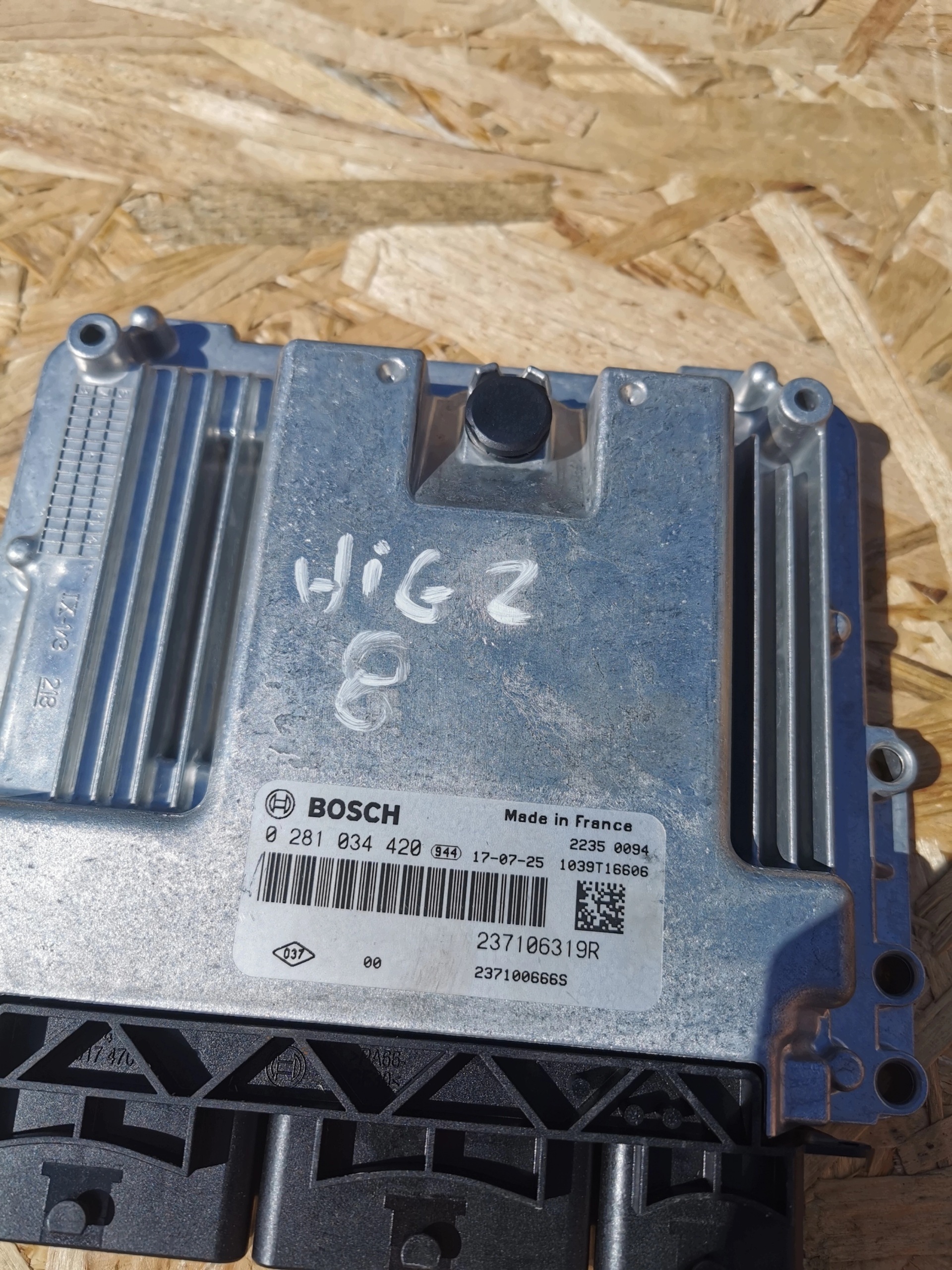 RENAULT control unit computer of the engine 0281034420 237106319R new original !!