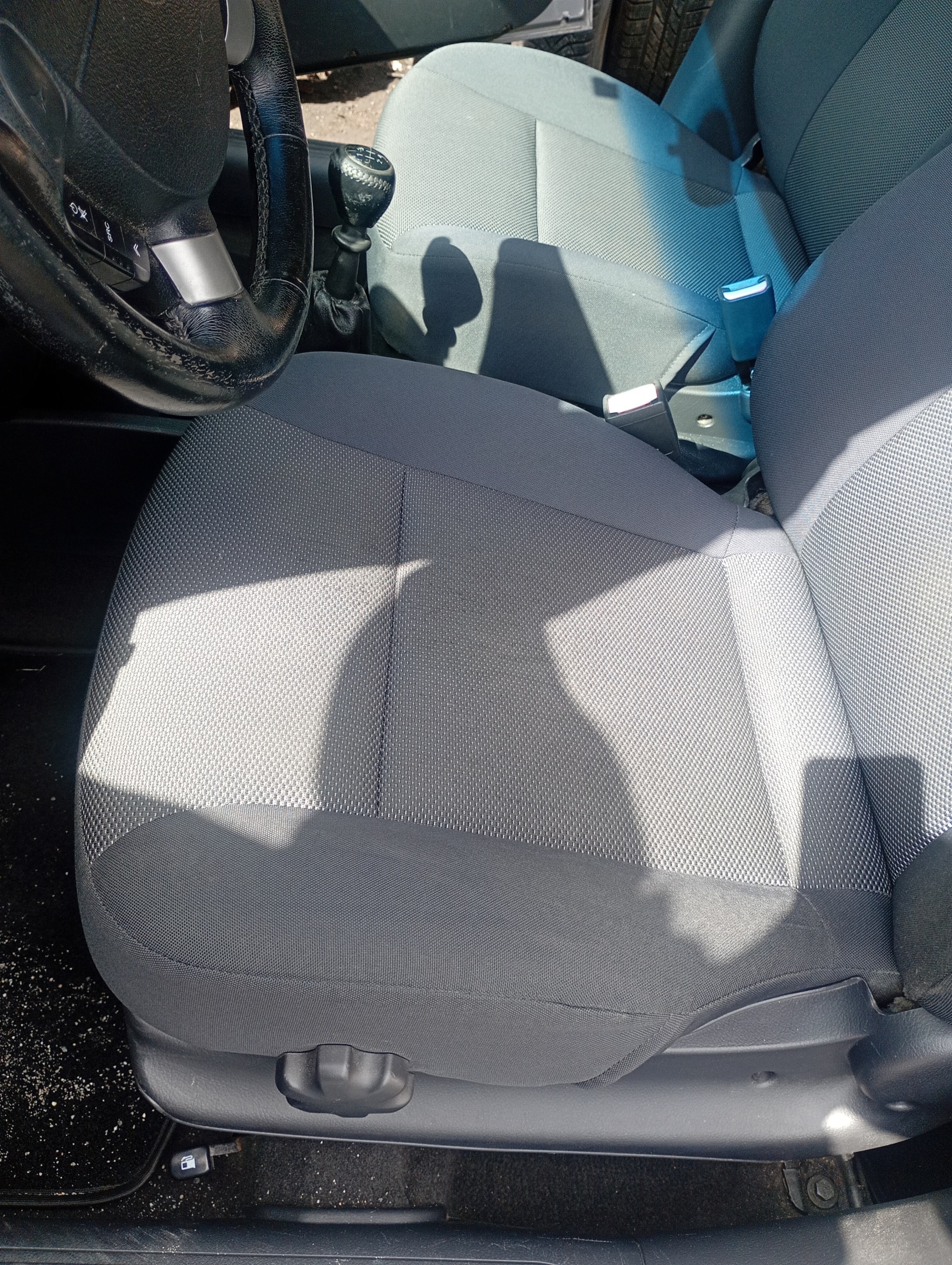 sedačka levý řidičů Chevrolet Kalos T255 08