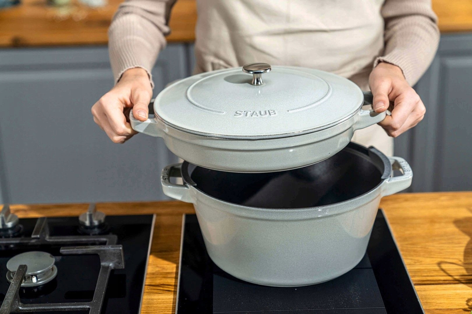 STAUB - STAUB24㎝ STAUB Zestaw 2 naczyń + pokrywka 24 cm czarny (3272340054440