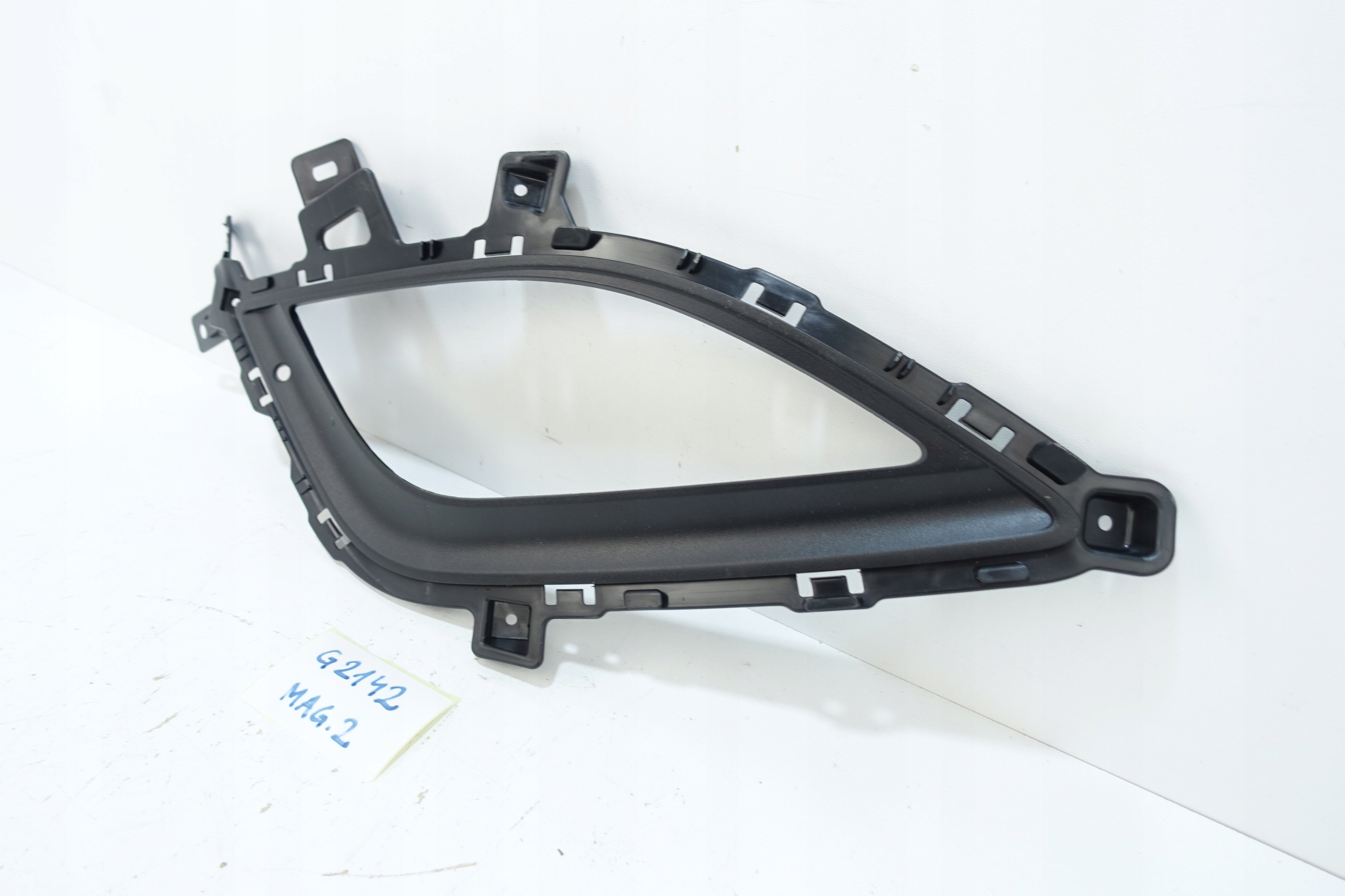 HYUNDAI I30 II 2012- grille grid of a bumper right front 86564-A6030