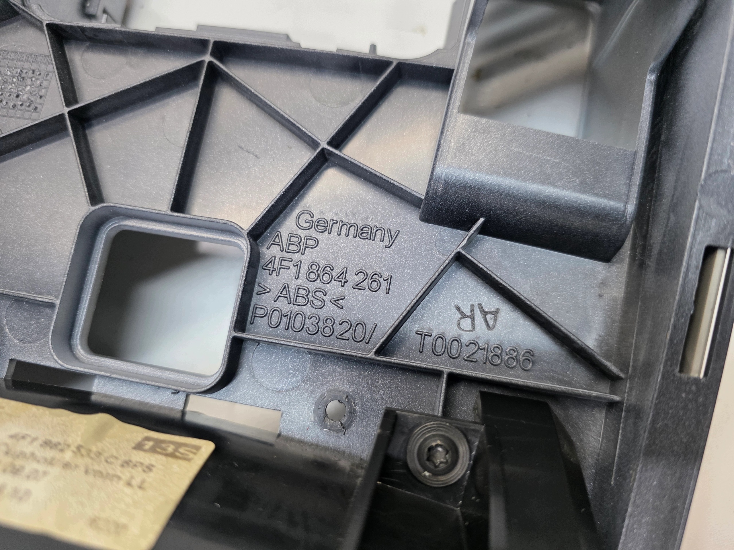 DEKOR TUNELU Obal PANELU MMI AUDI A6 C6 4F1864261AR