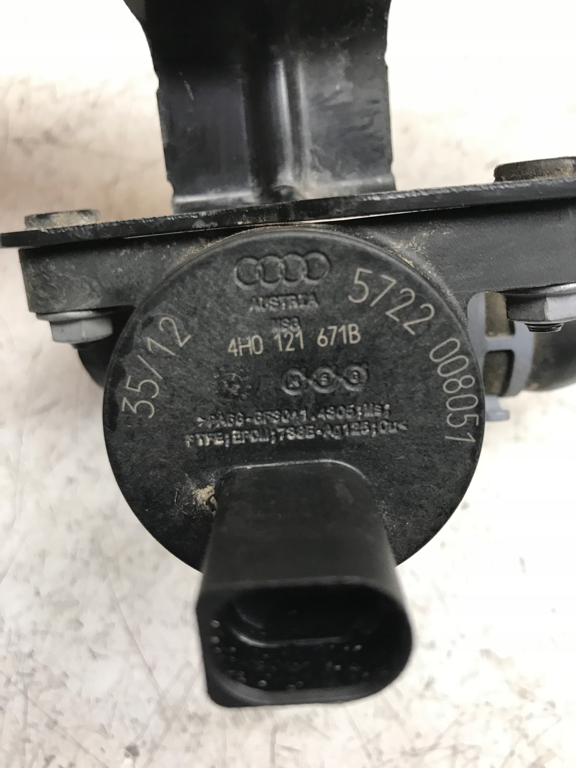 supplementary water pump AUDI A4 B8 A5 LIFT
