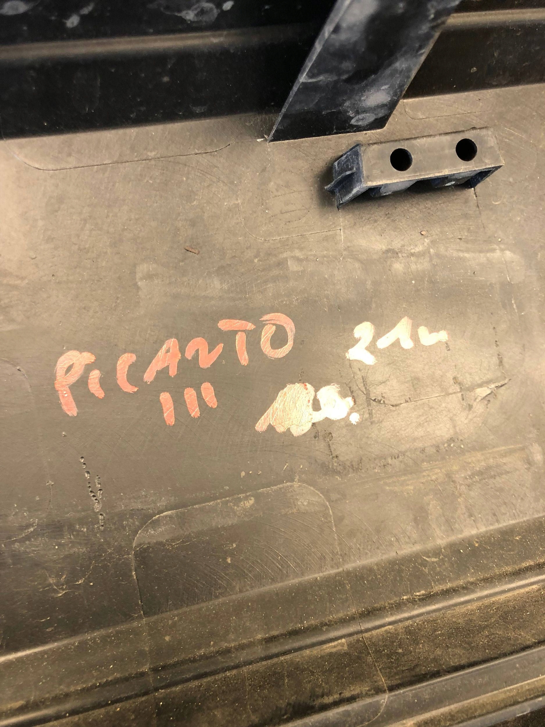 grid of a bumper front KIA PICANTO III 86560-G6000